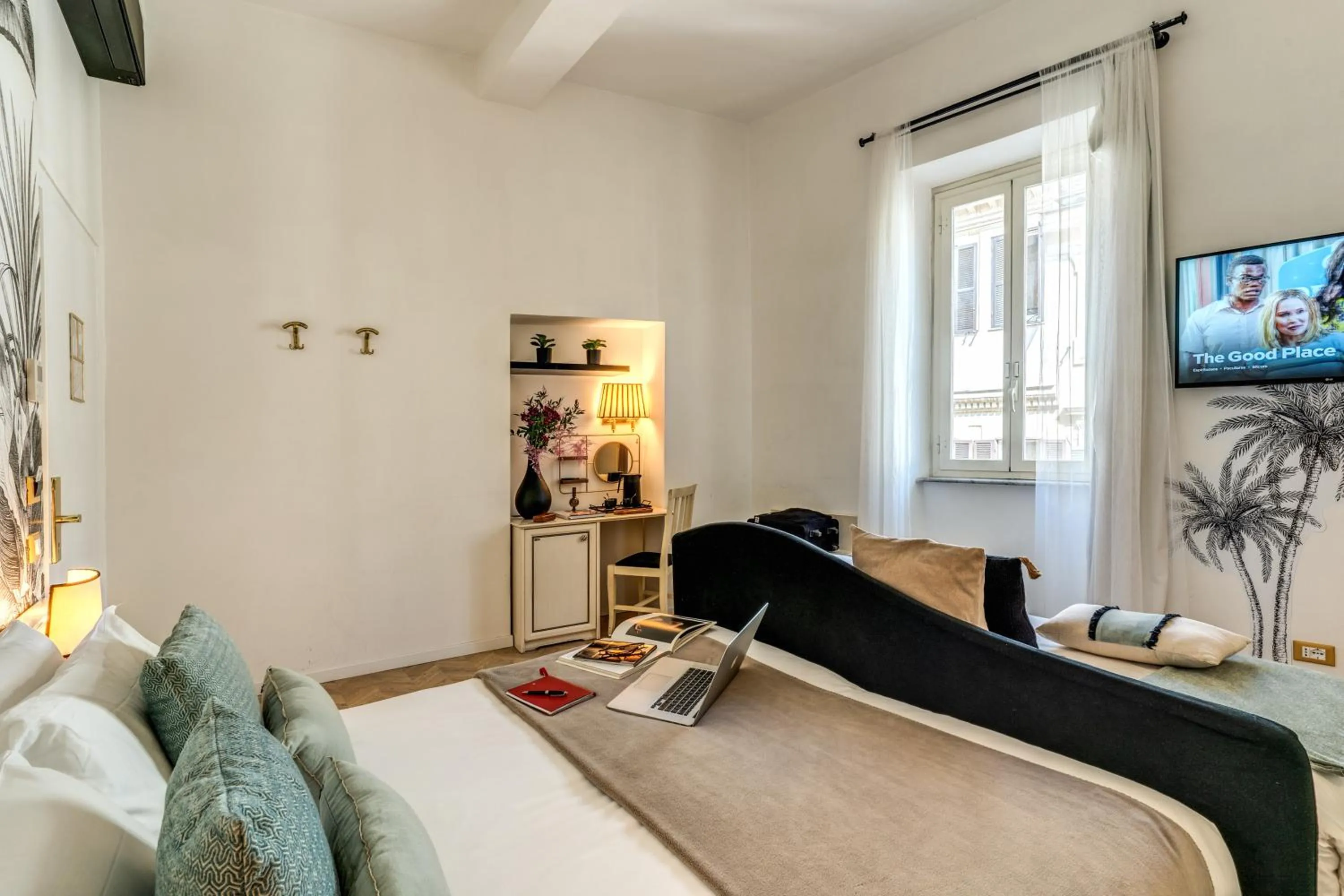 Photo of the whole room, Bed in Baboon Room