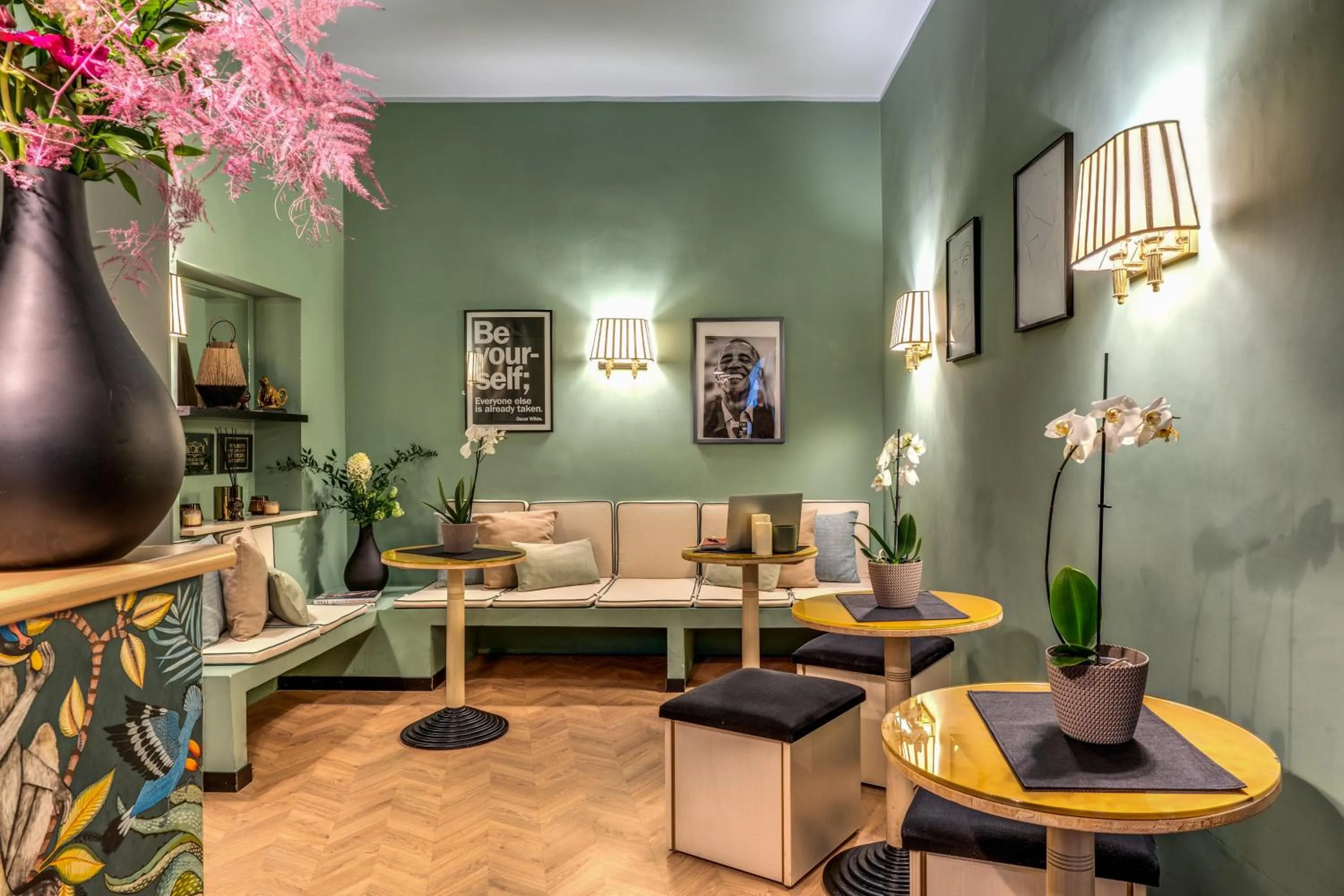 Breakfast in Baboon Room