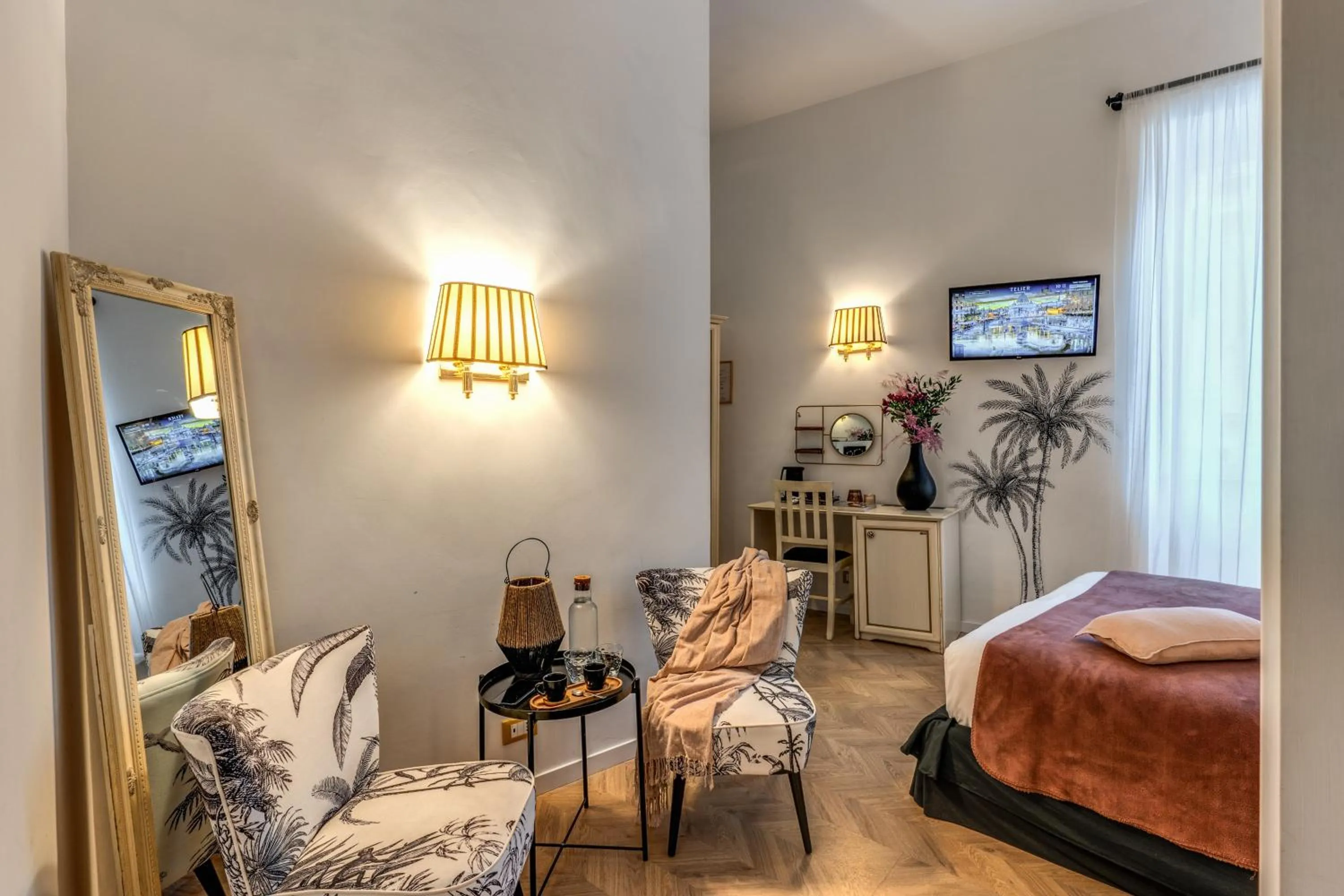 Photo of the whole room, Bed in Baboon Room