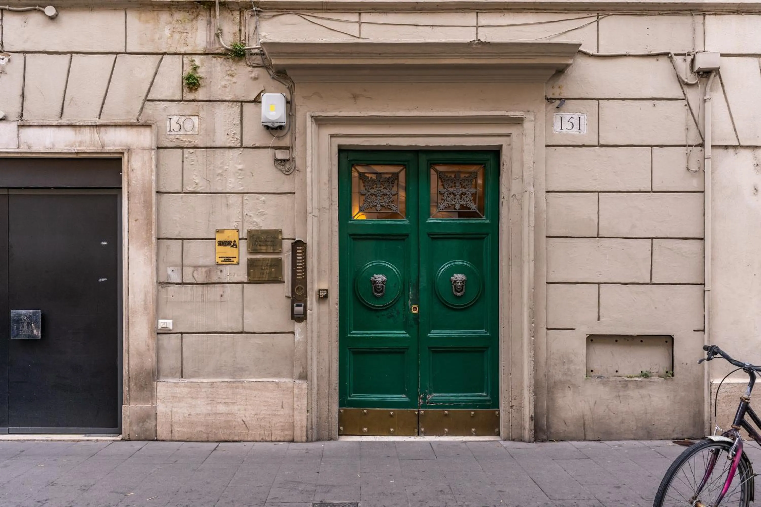 Facade/entrance in Baboon Room