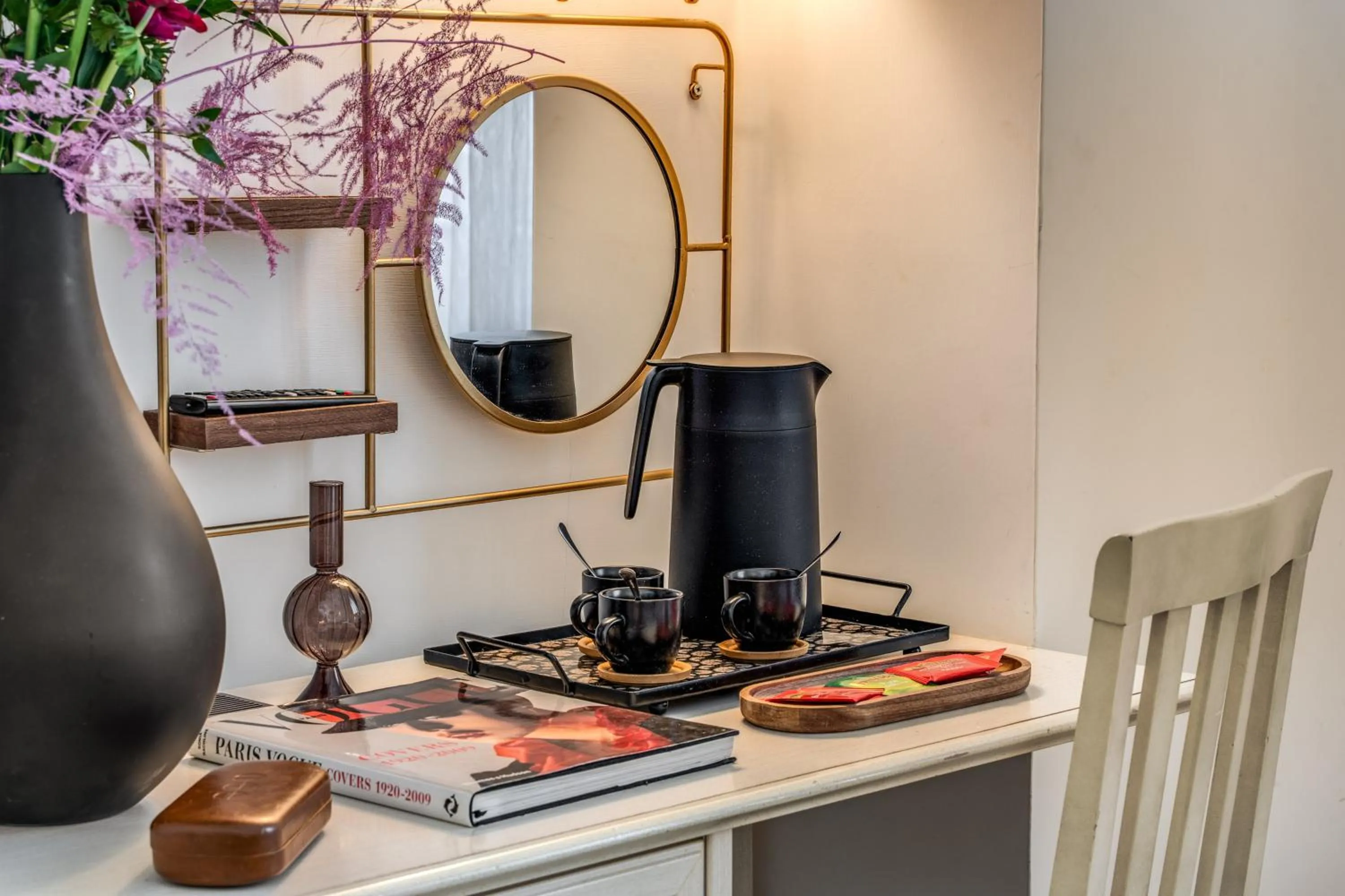 Coffee/tea facilities in Baboon Room