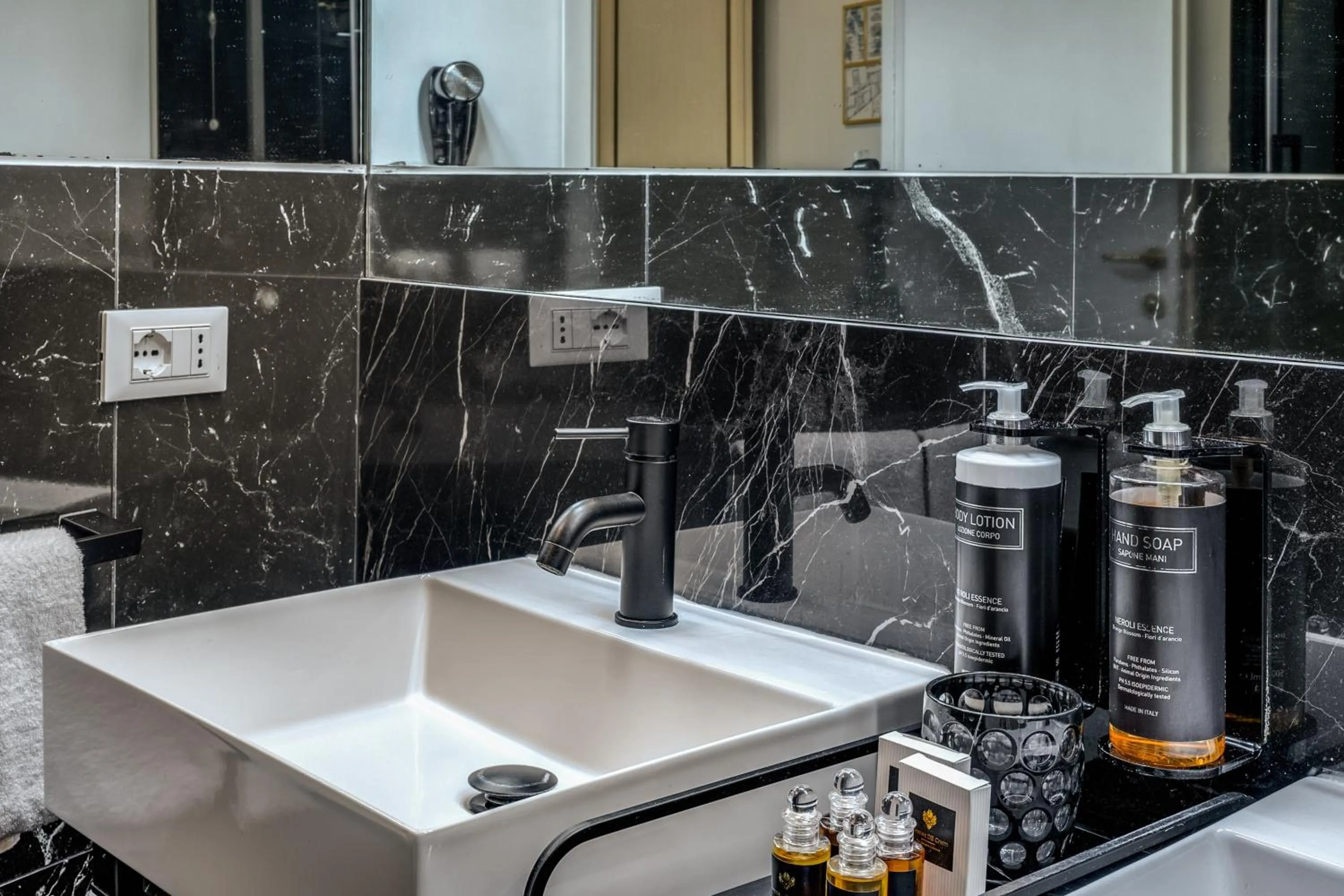 Bathroom in Baboon Room