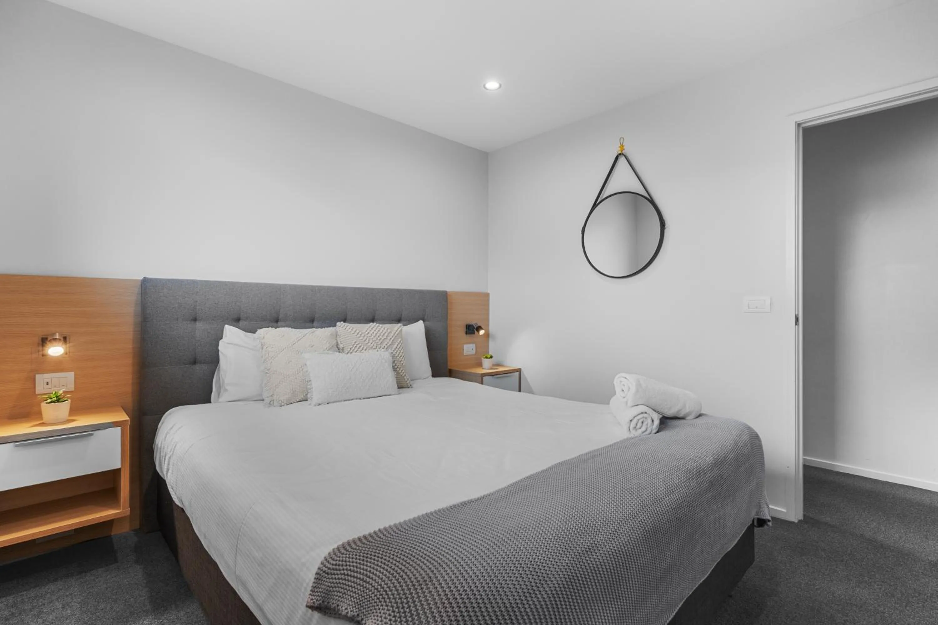 Bedroom, Bed in Tasman Holiday Parks - Te Anau