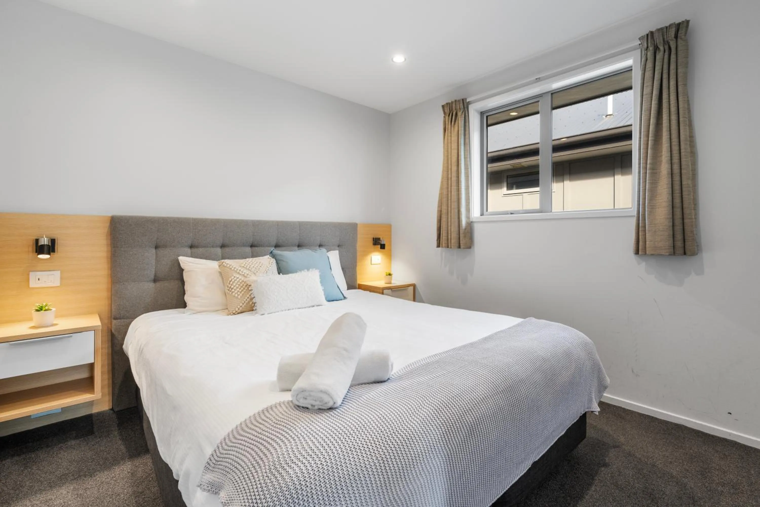 Bedroom, Bed in Tasman Holiday Parks - Te Anau