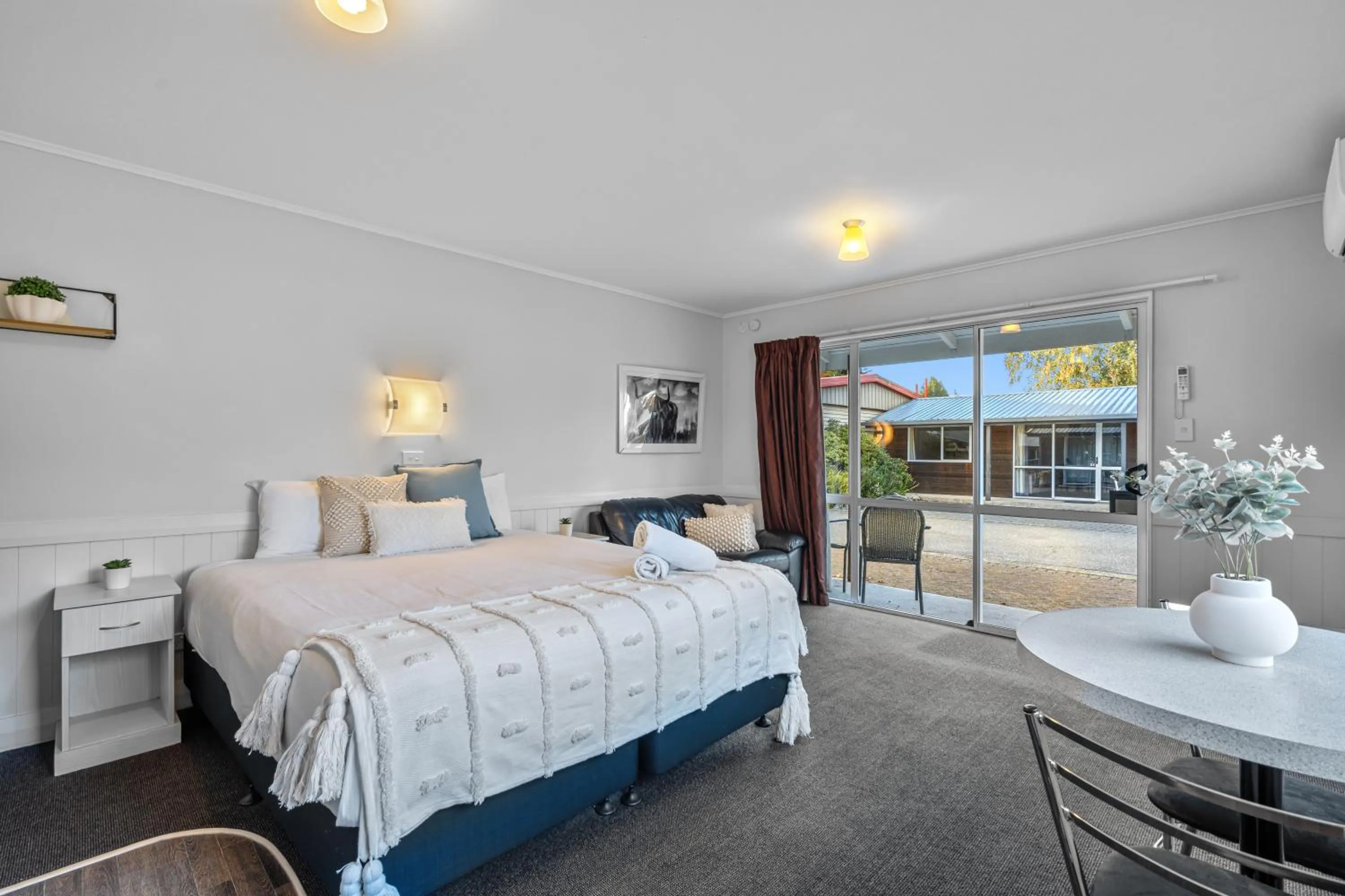 Bedroom, Bed in Tasman Holiday Parks - Te Anau