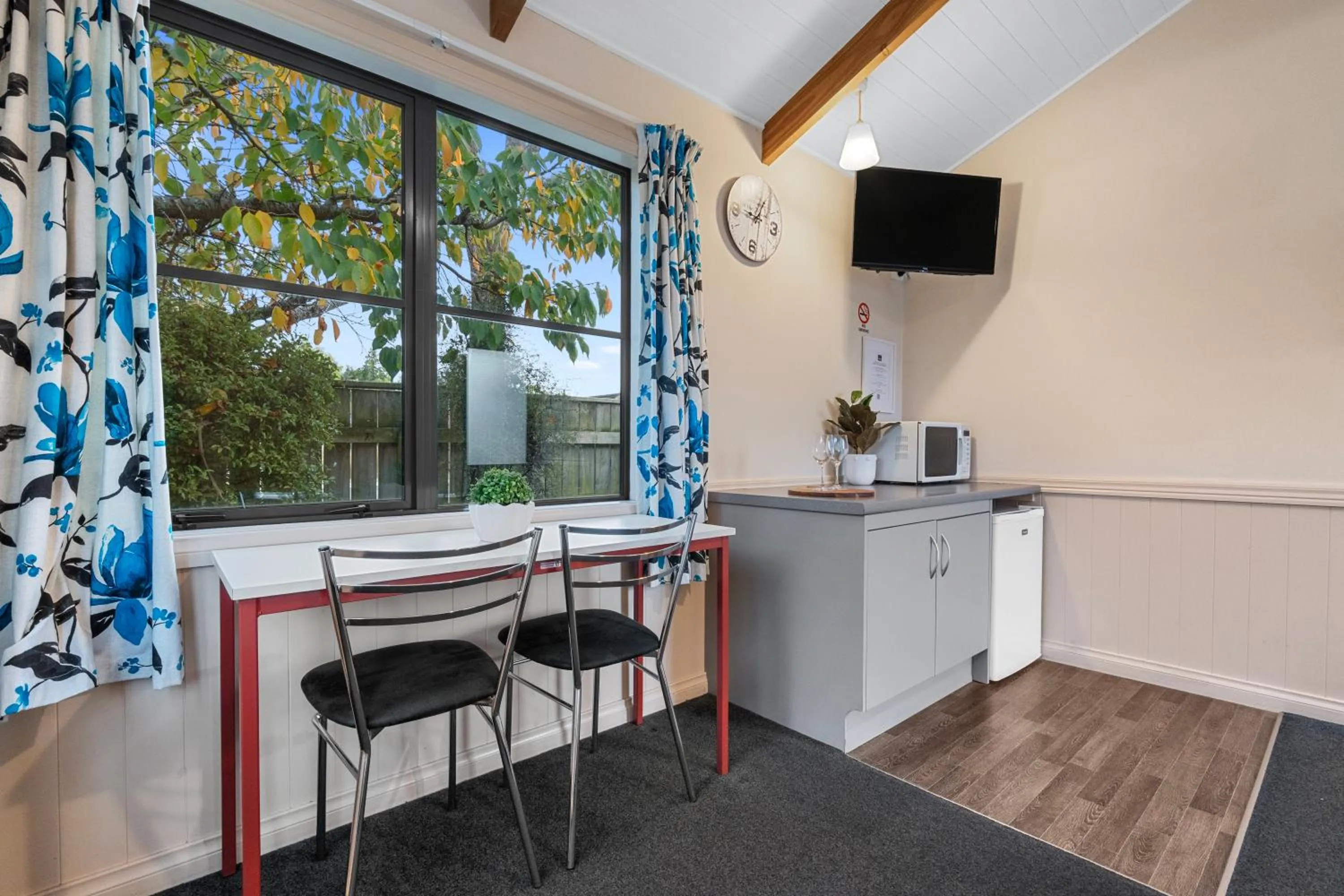 Kitchen or kitchenette in Tasman Holiday Parks - Te Anau