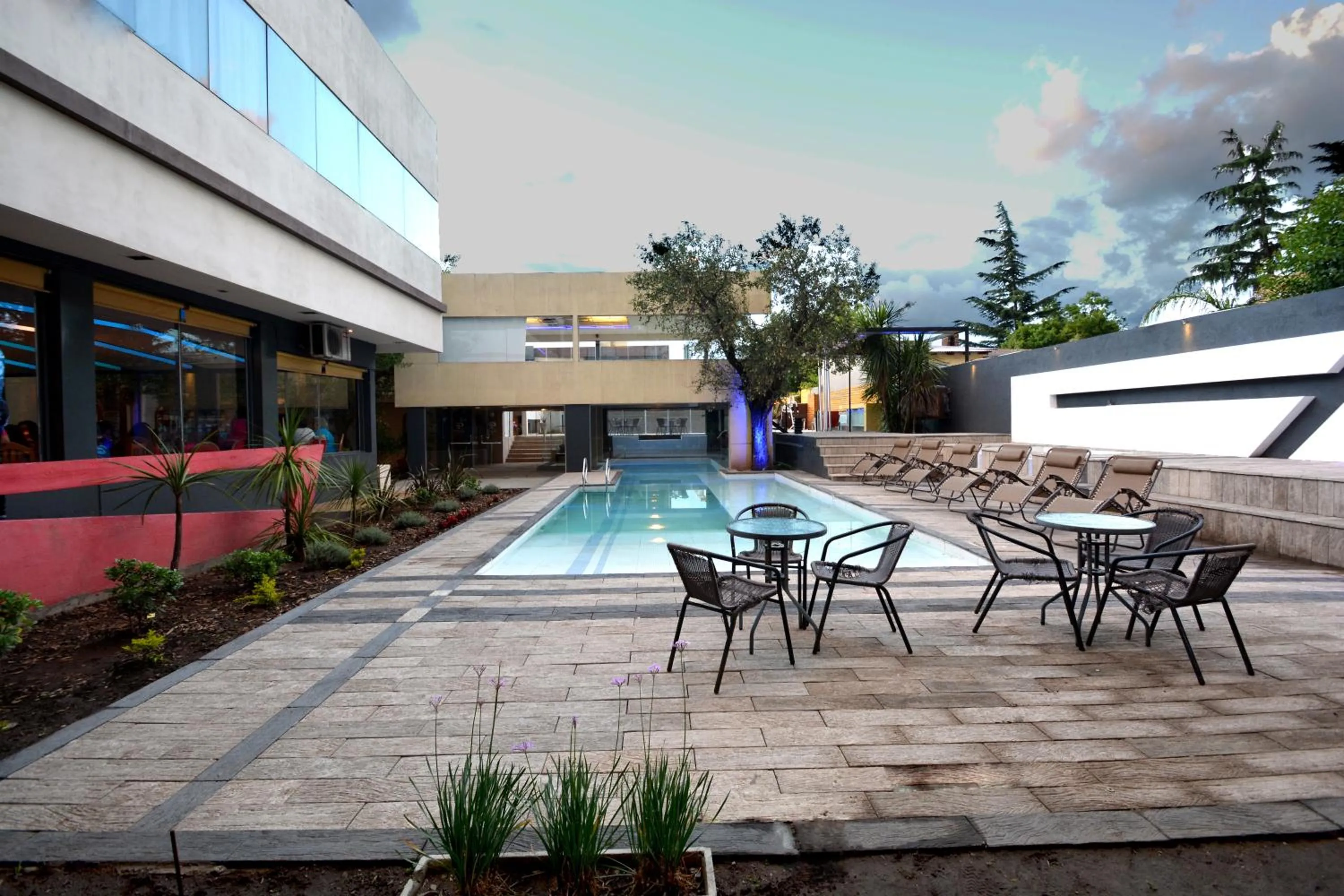 Swimming pool in Piazza Hotel