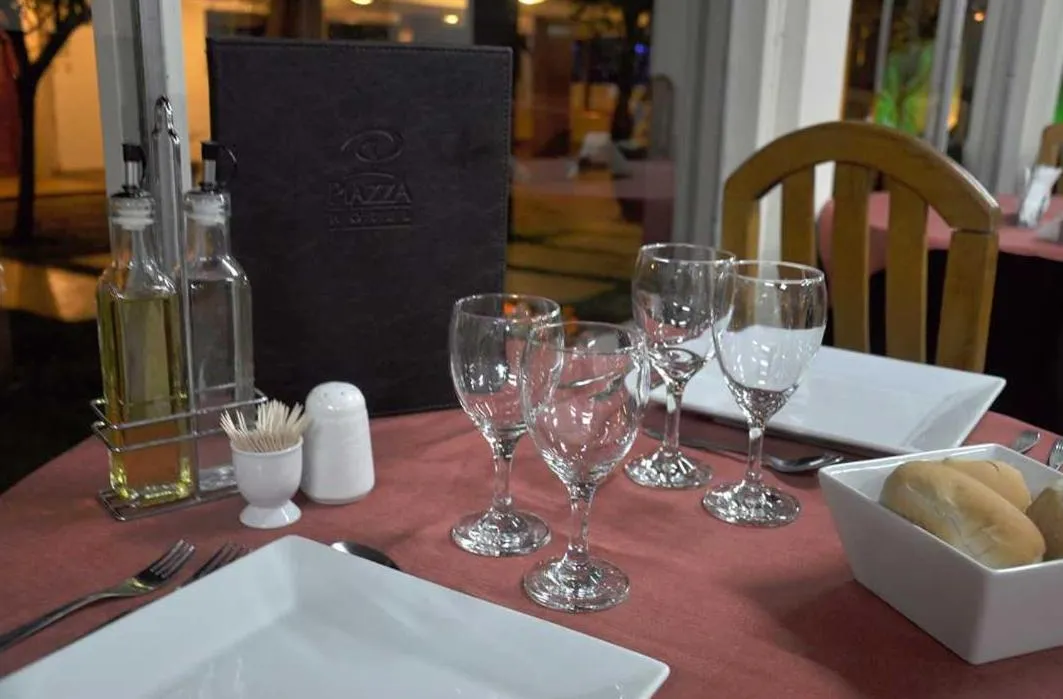 Restaurant/places to eat in Piazza Hotel