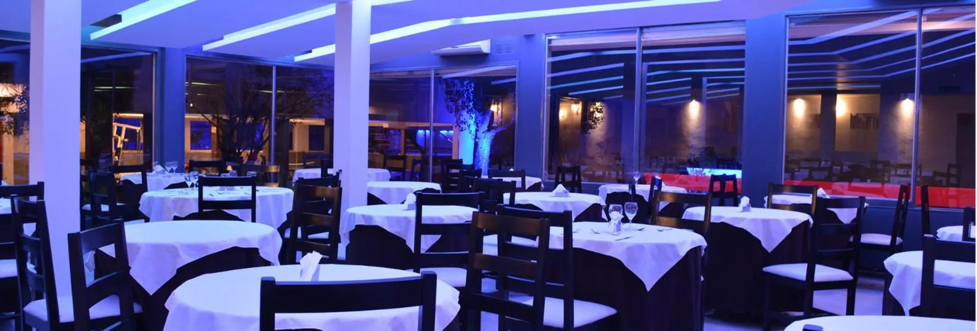 Restaurant/places to eat in Piazza Hotel