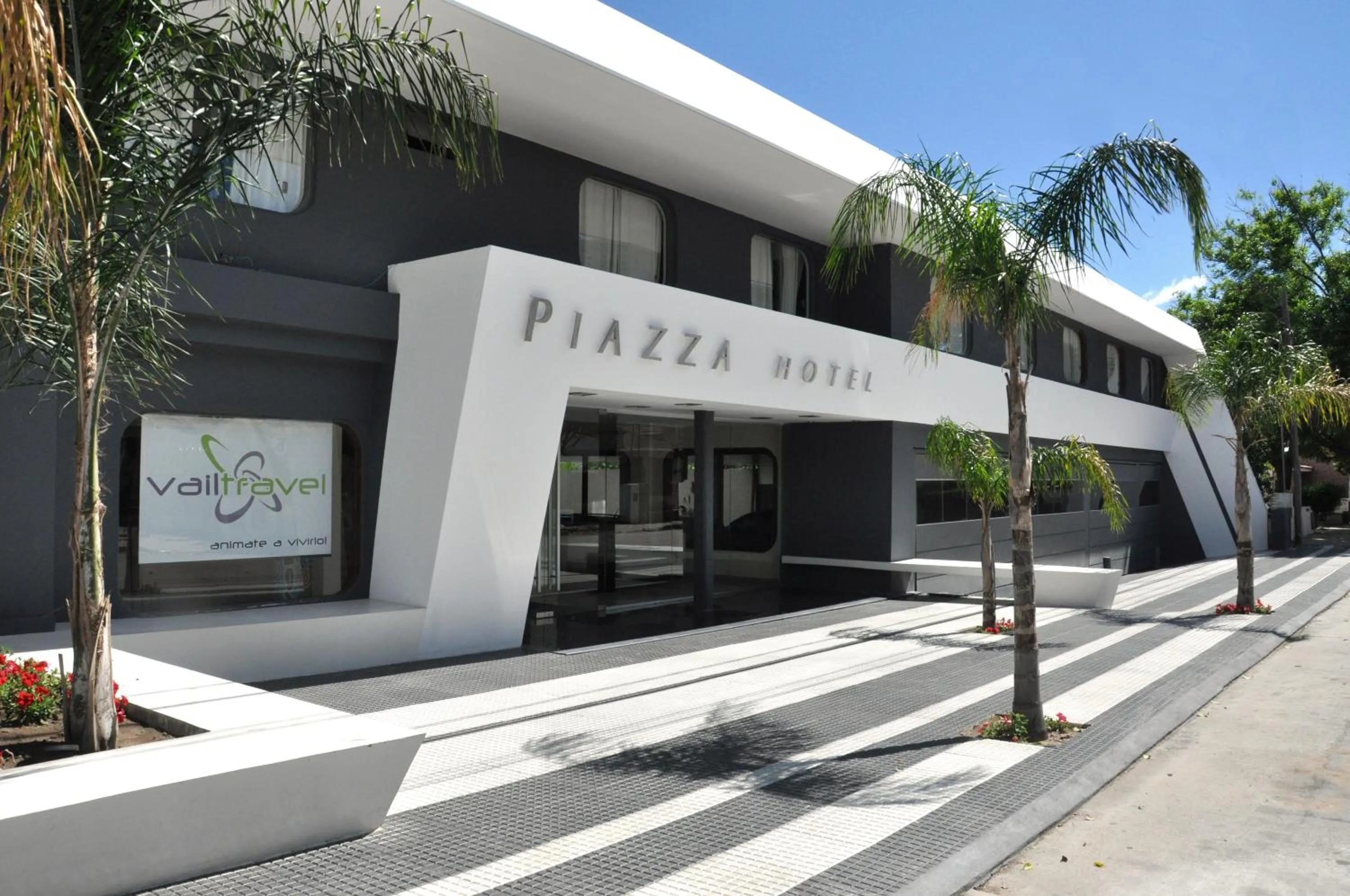Property building in Piazza Hotel