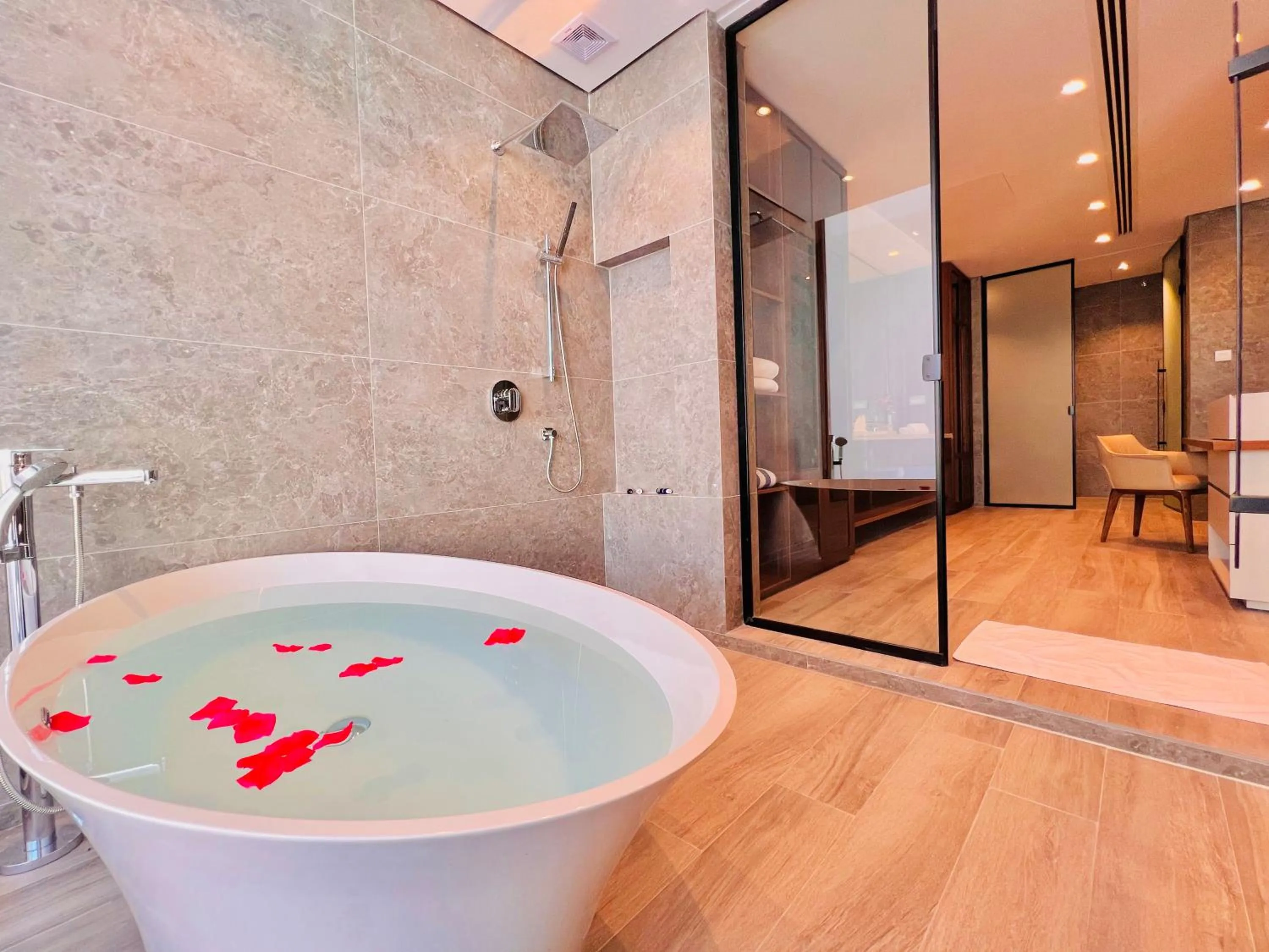 Shower in Jaw Resort & Spa