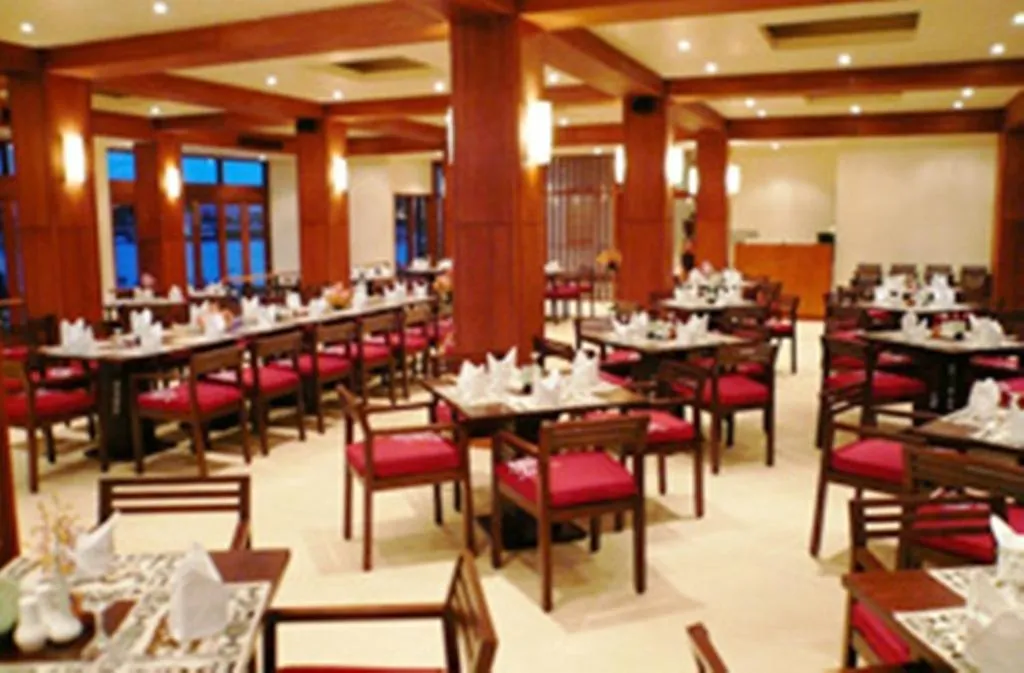 Restaurant/places to eat in Solomon Kitano Mendana Hotel