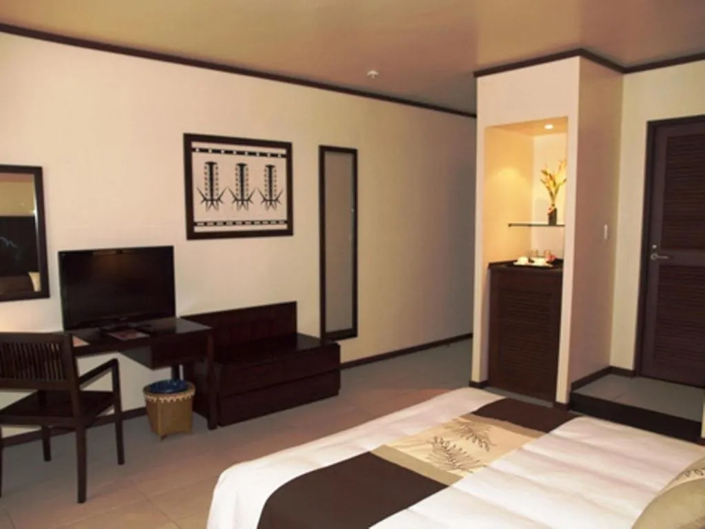 Photo of the whole room, Bed in Solomon Kitano Mendana Hotel