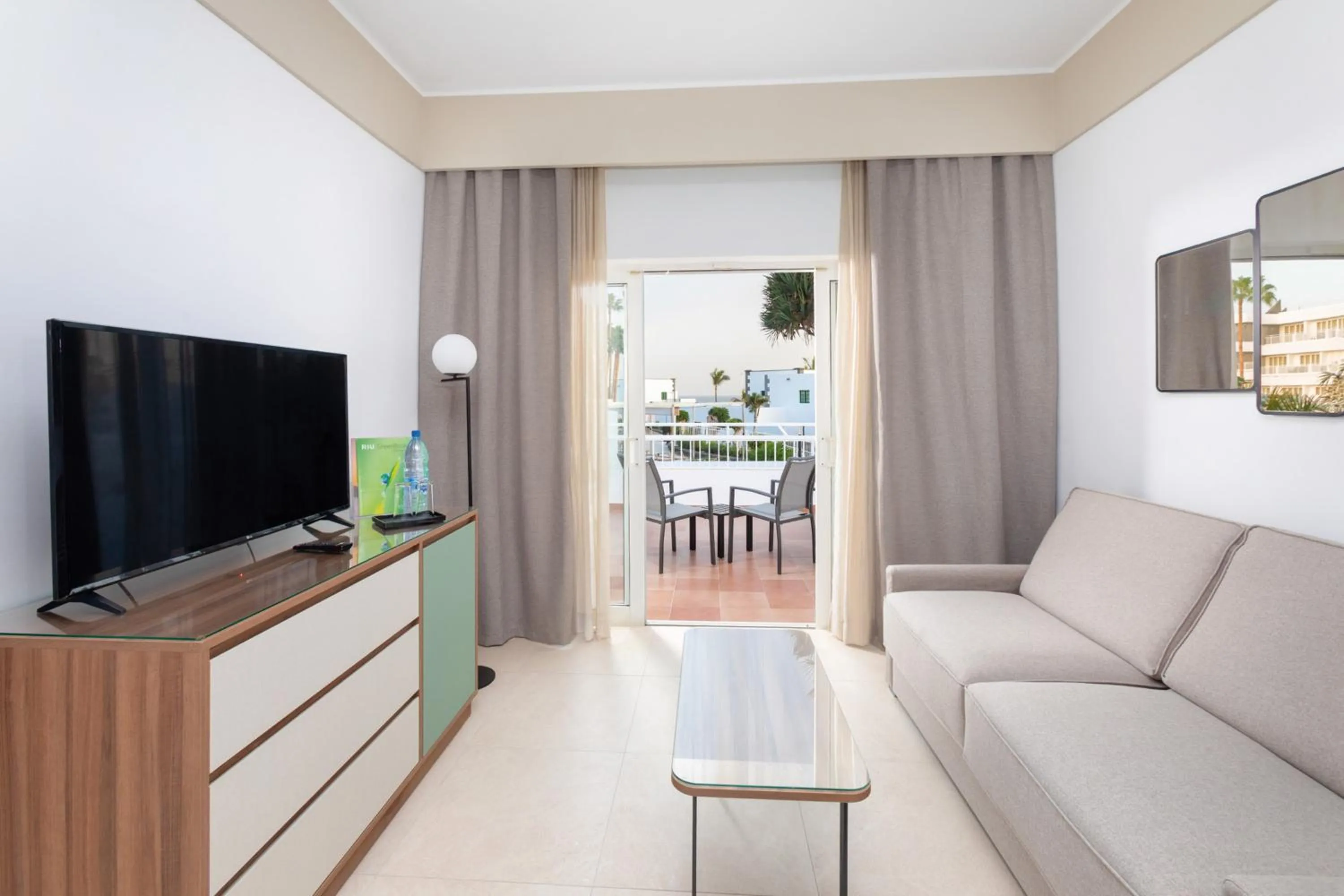 TV and multimedia in Hotel Riu Paraiso Lanzarote - All Inclusive