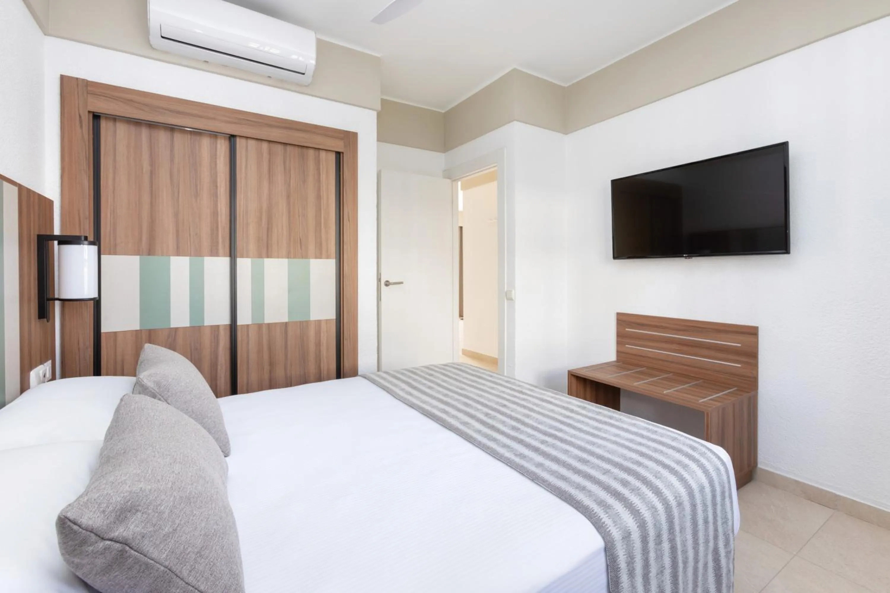 Bed in Hotel Riu Paraiso Lanzarote - All Inclusive