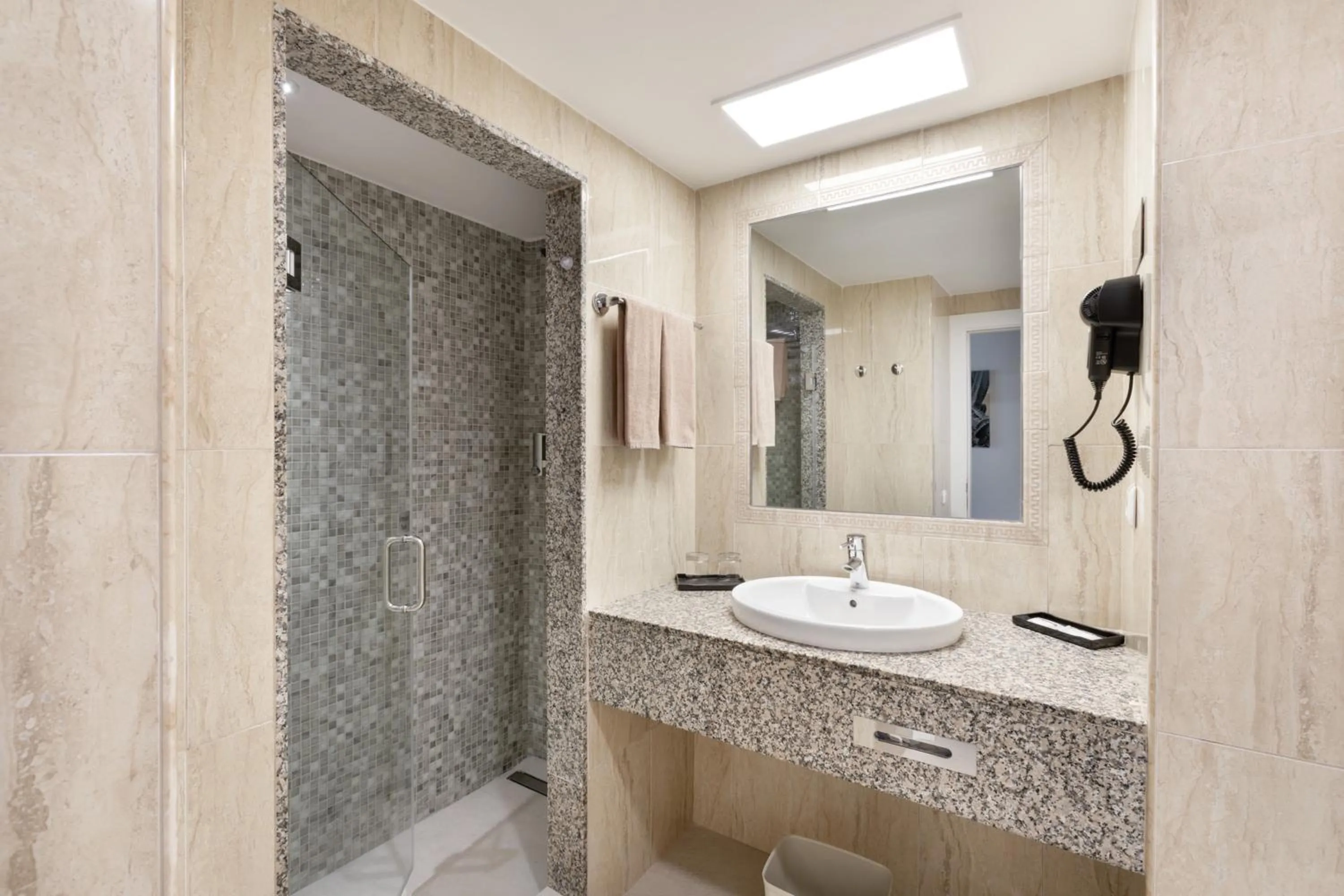 Shower in Hotel Riu Paraiso Lanzarote - All Inclusive