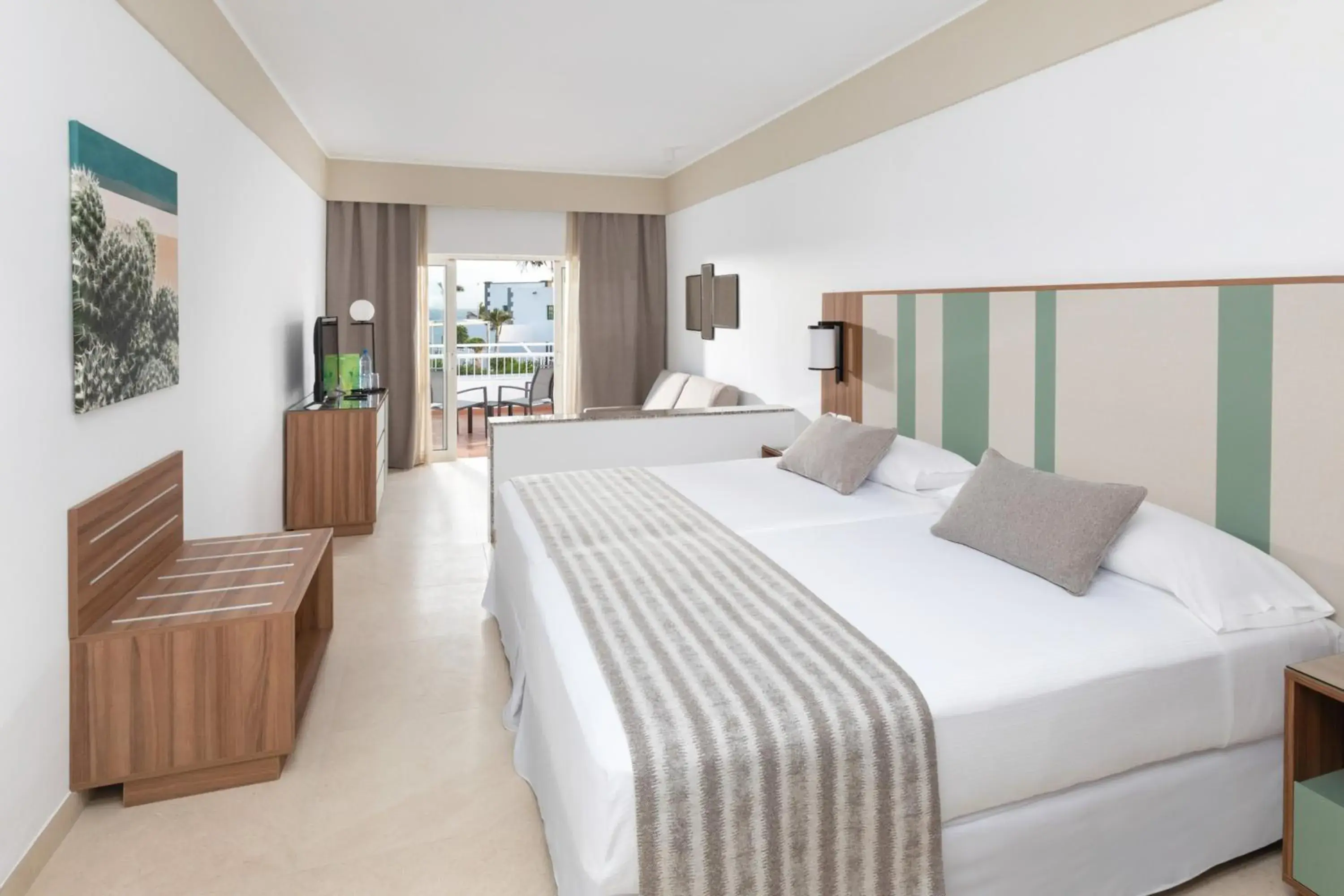 TV and multimedia, Bed in Hotel Riu Paraiso Lanzarote - All Inclusive TV and multimedia, Bed in Hotel Riu Paraiso Lanzarote - All Inclusive
