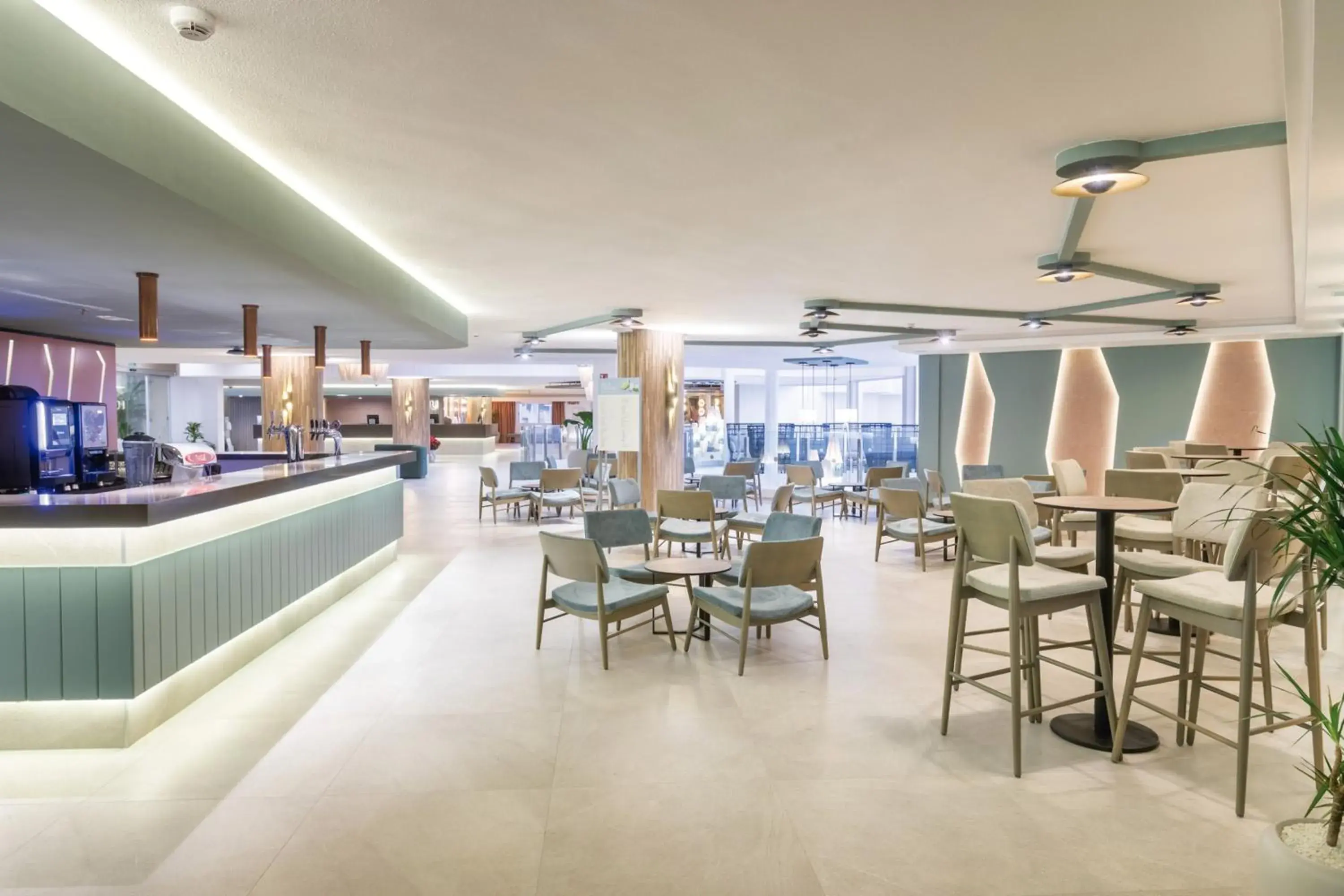 Lounge or bar in Hotel Riu Paraiso Lanzarote - All Inclusive Lounge or bar in Hotel Riu Paraiso Lanzarote - All Inclusive