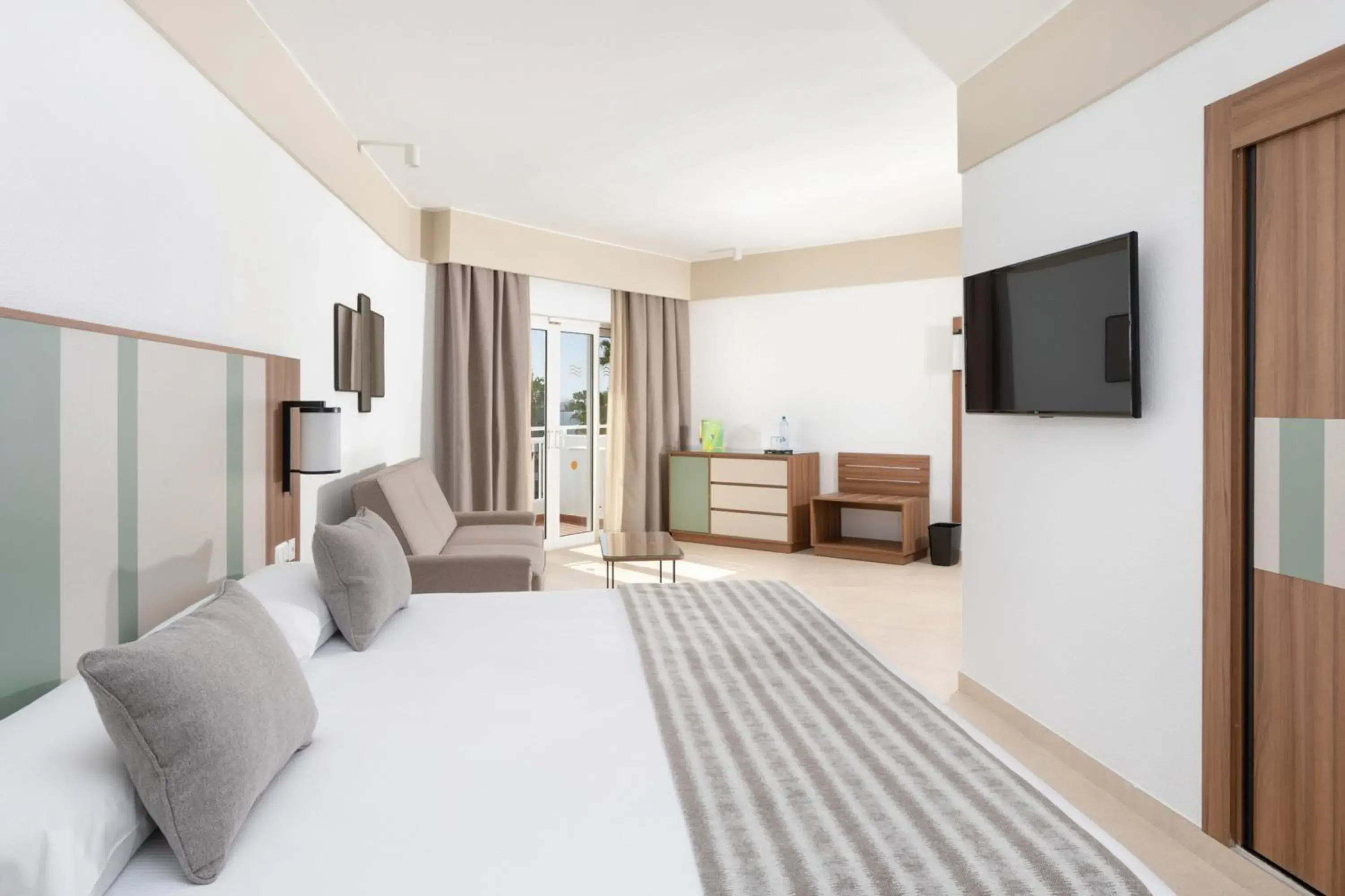 Bed in Hotel Riu Paraiso Lanzarote - All Inclusive Bed in Hotel Riu Paraiso Lanzarote - All Inclusive
