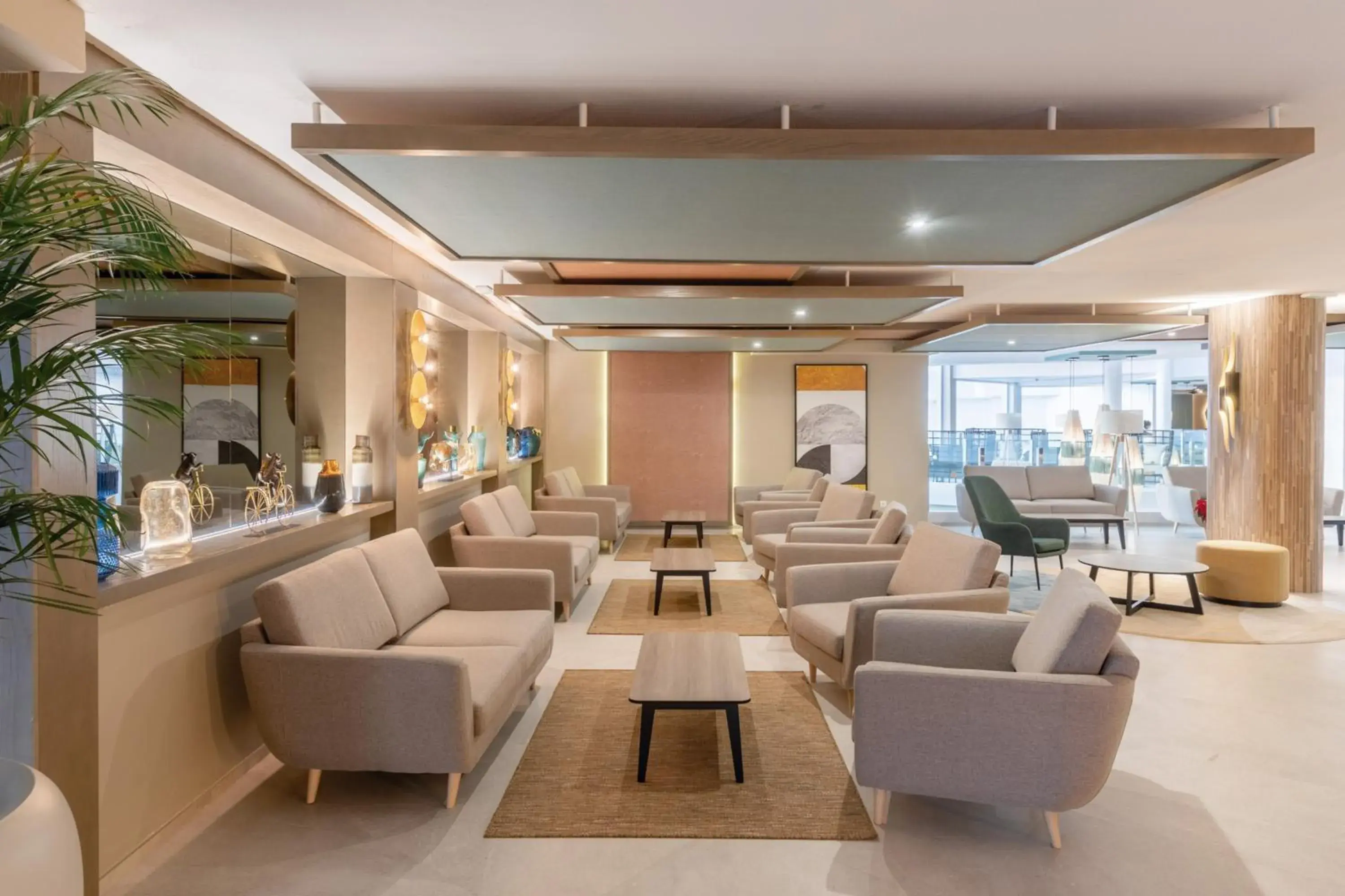 Lounge or bar in Hotel Riu Paraiso Lanzarote - All Inclusive Lounge or bar in Hotel Riu Paraiso Lanzarote - All Inclusive