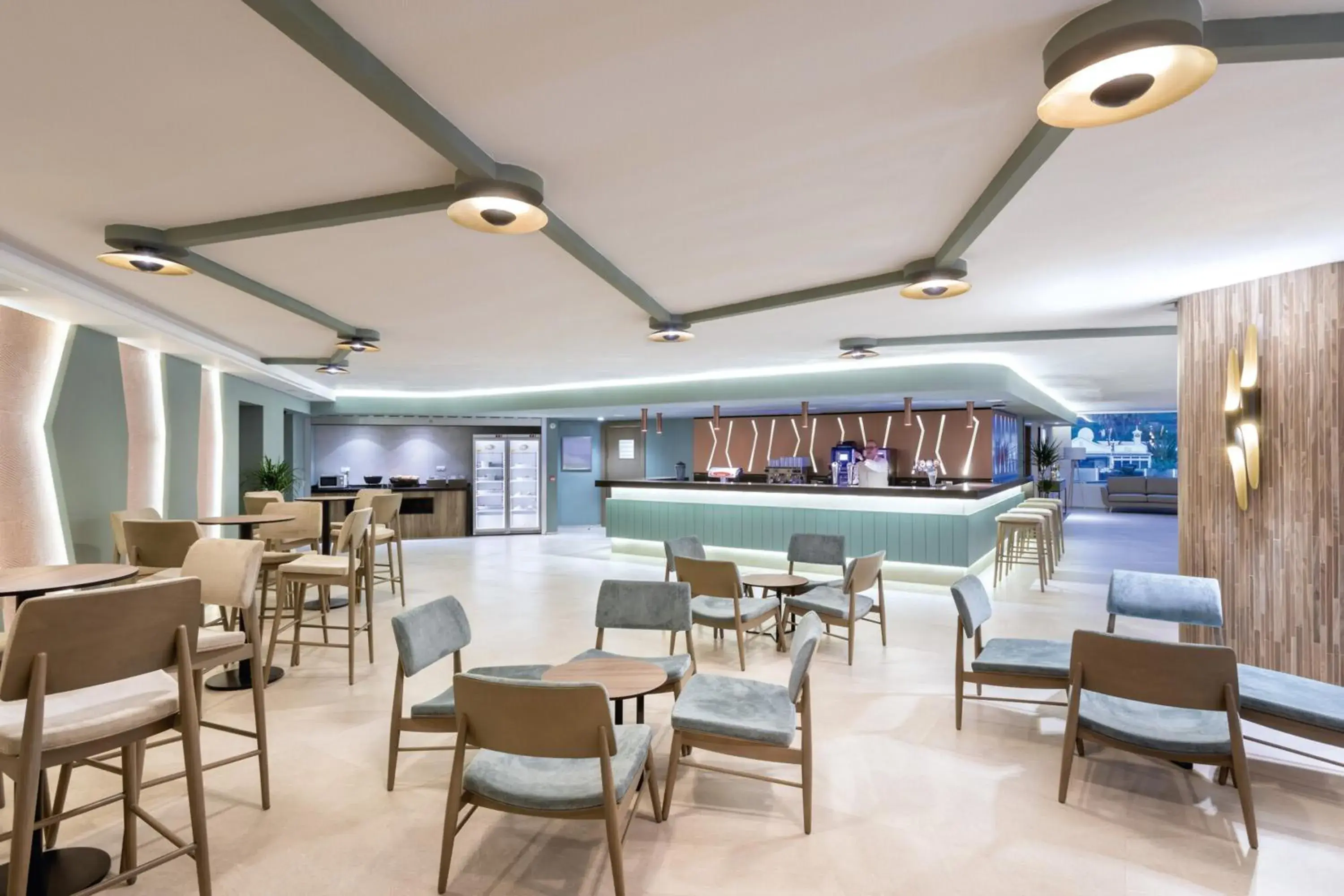 Lounge or bar in Hotel Riu Paraiso Lanzarote - All Inclusive Lounge or bar in Hotel Riu Paraiso Lanzarote - All Inclusive