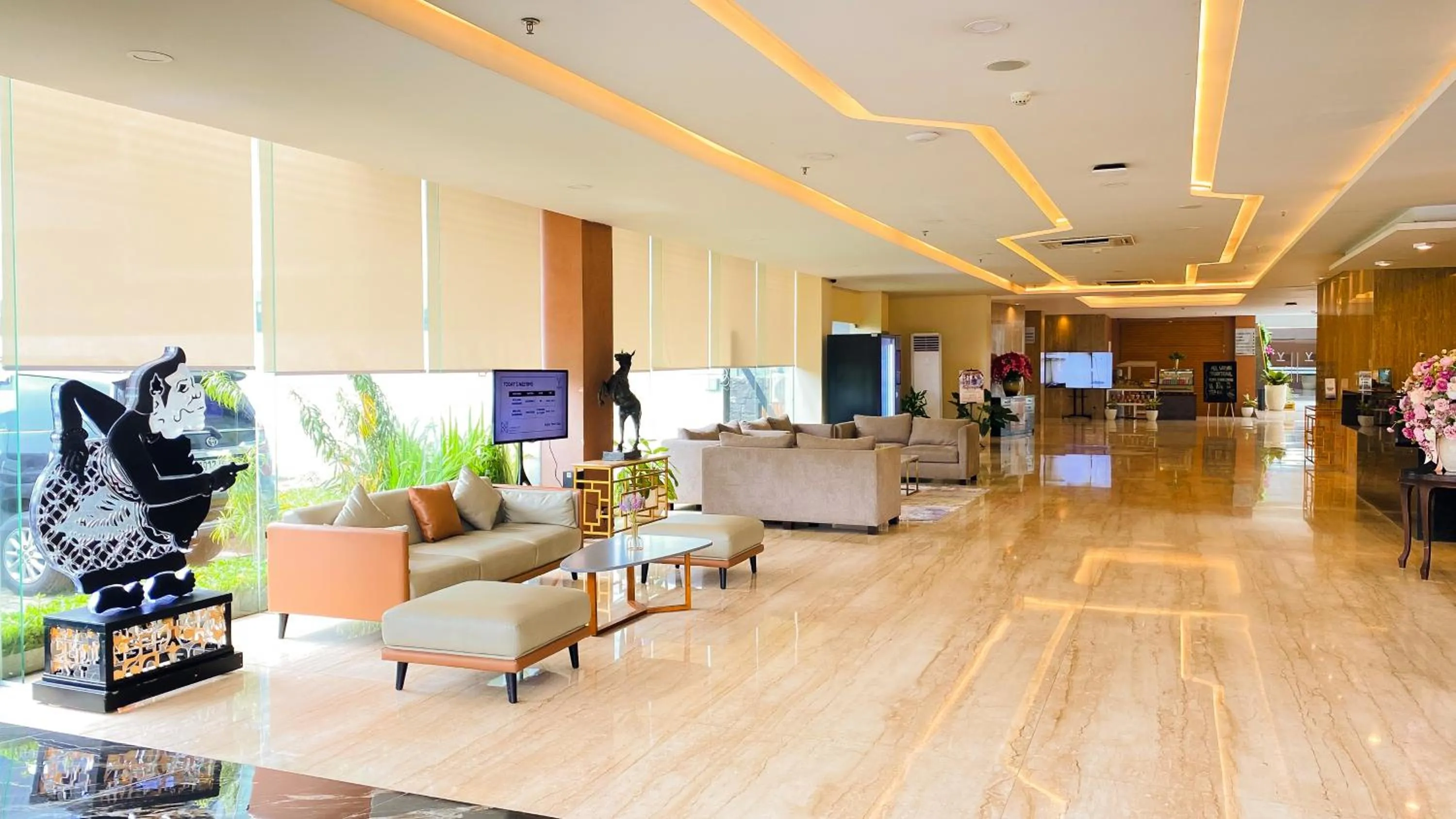 Lobby or reception in Yasmin Hotel Karawaci