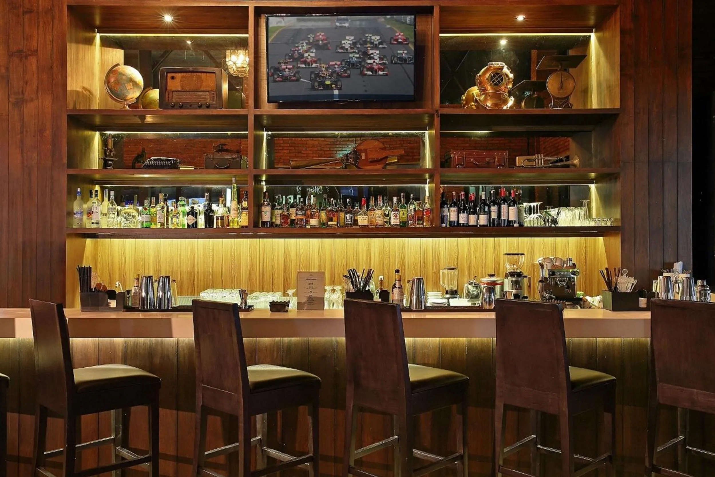 Restaurant/places to eat in Ossotel Legian