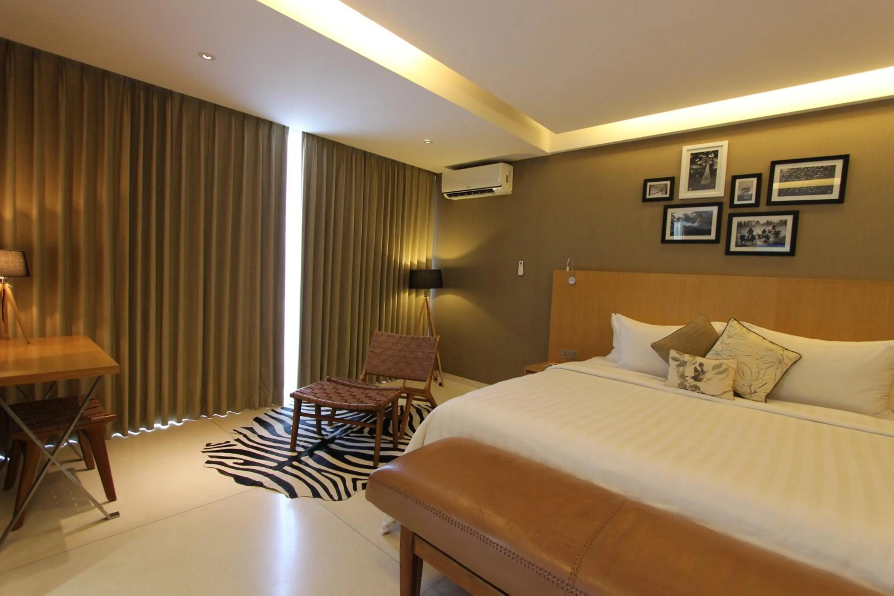 Bedroom, Bed in Ossotel Legian