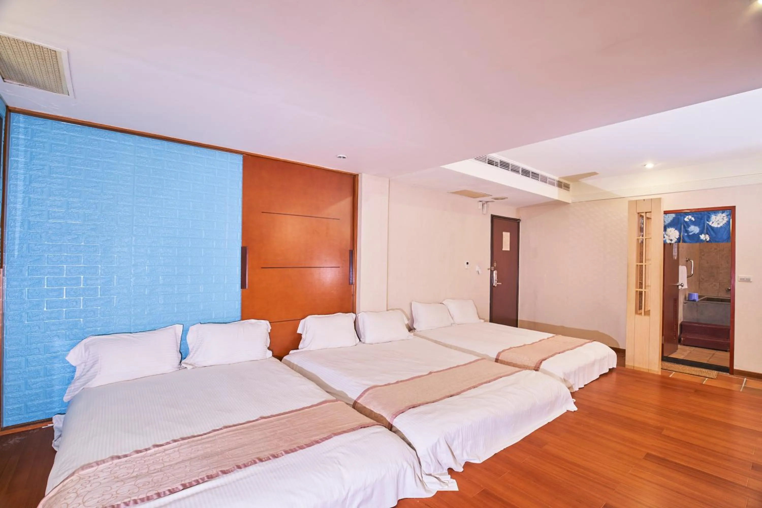 Bed in Tian Long Hotel