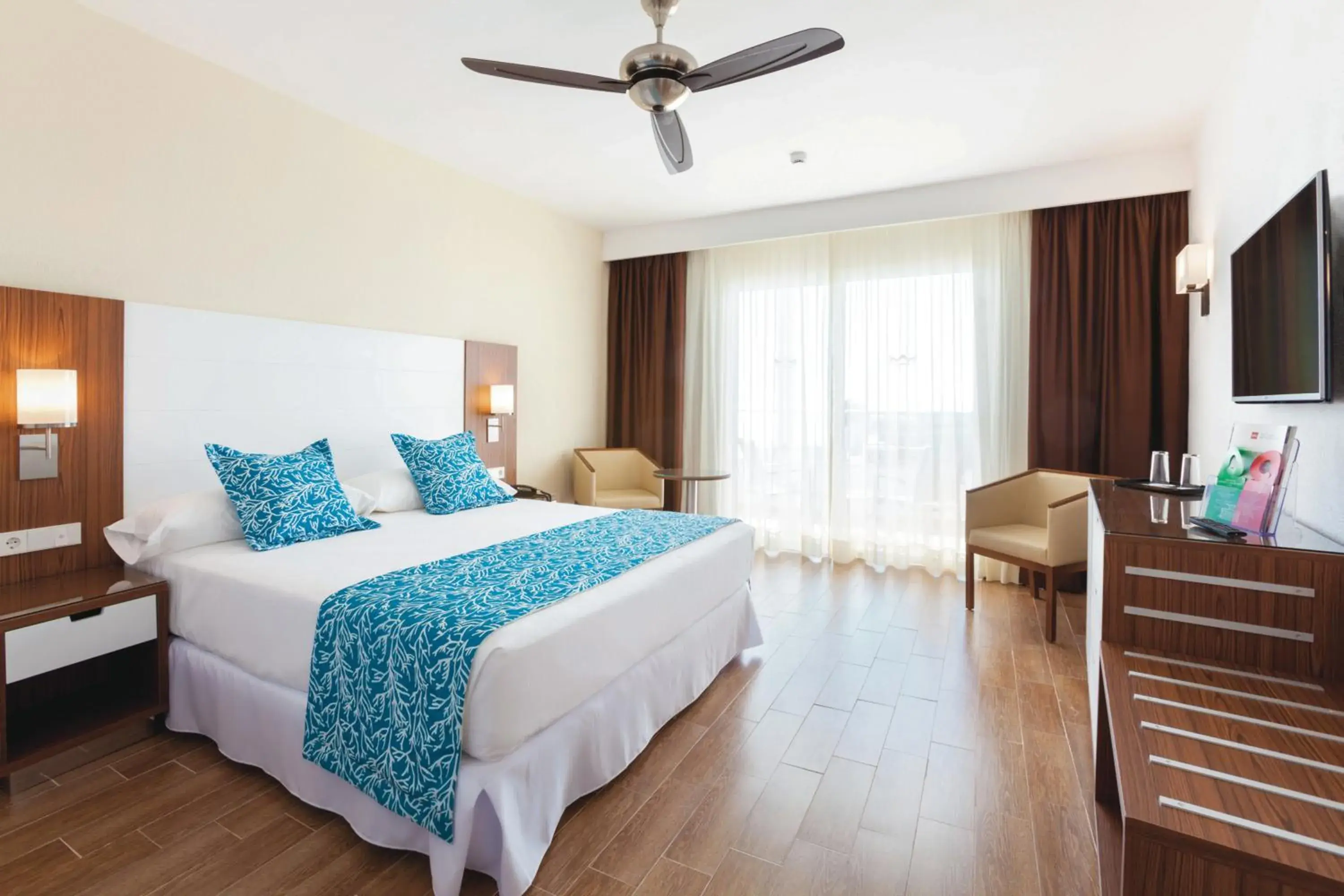 TV and multimedia, Bed in Hotel Riu Arecas - Adults Only TV and multimedia, Bed in Hotel Riu Arecas - Adults Only