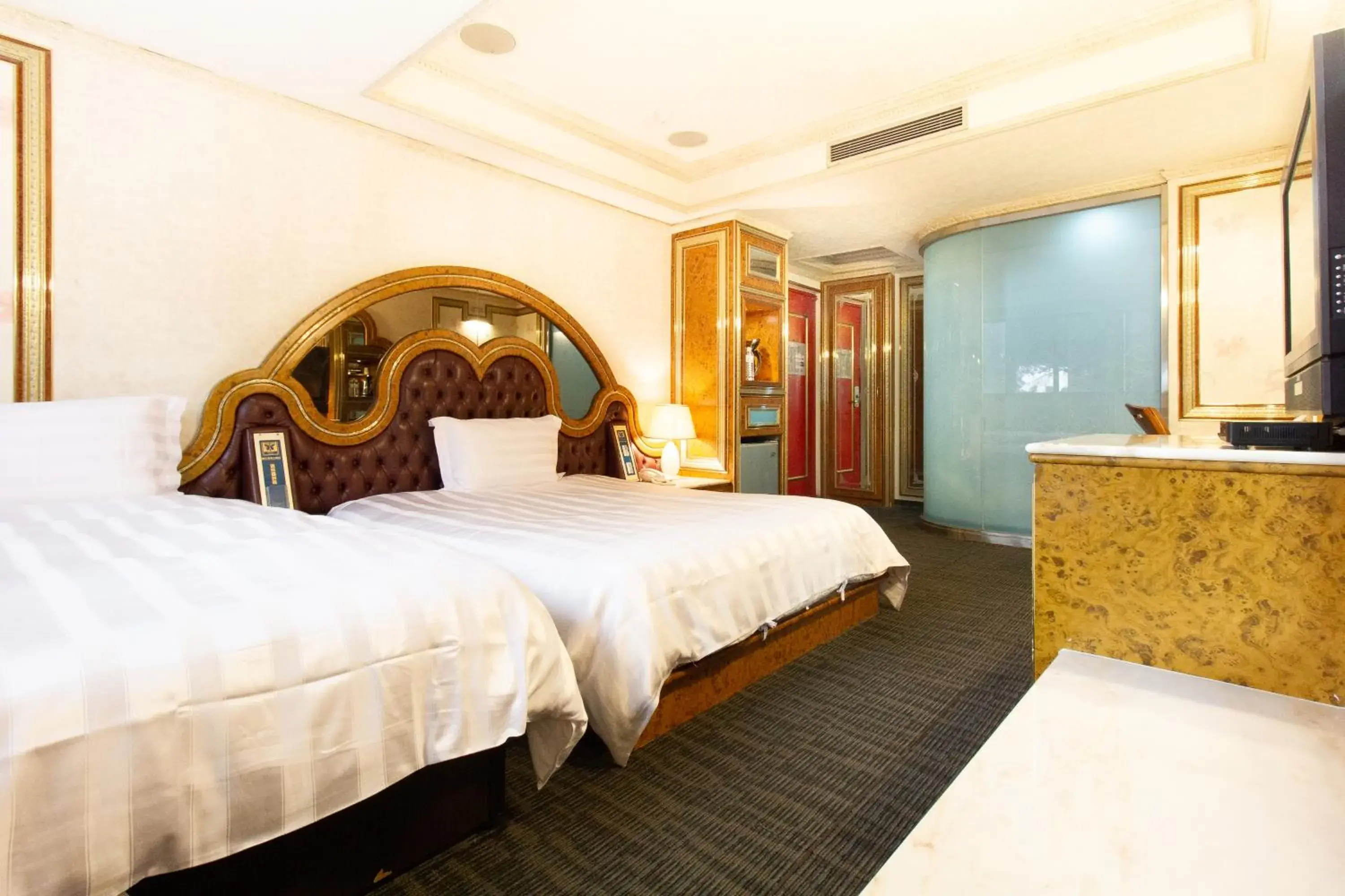 Photo of the whole room, Bed in Baron's Hot Spring Hotel