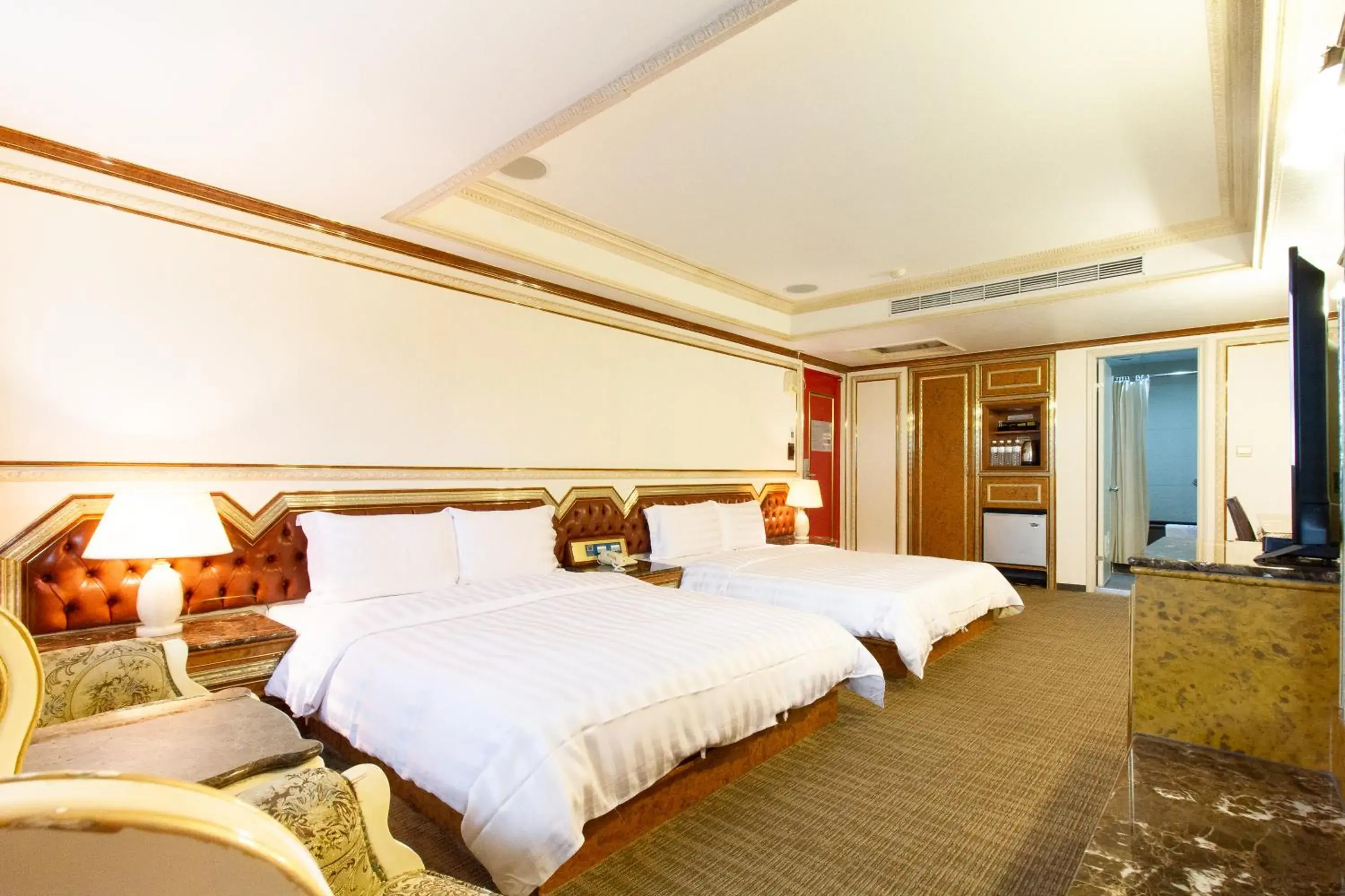 Photo of the whole room, Bed in Baron's Hot Spring Hotel