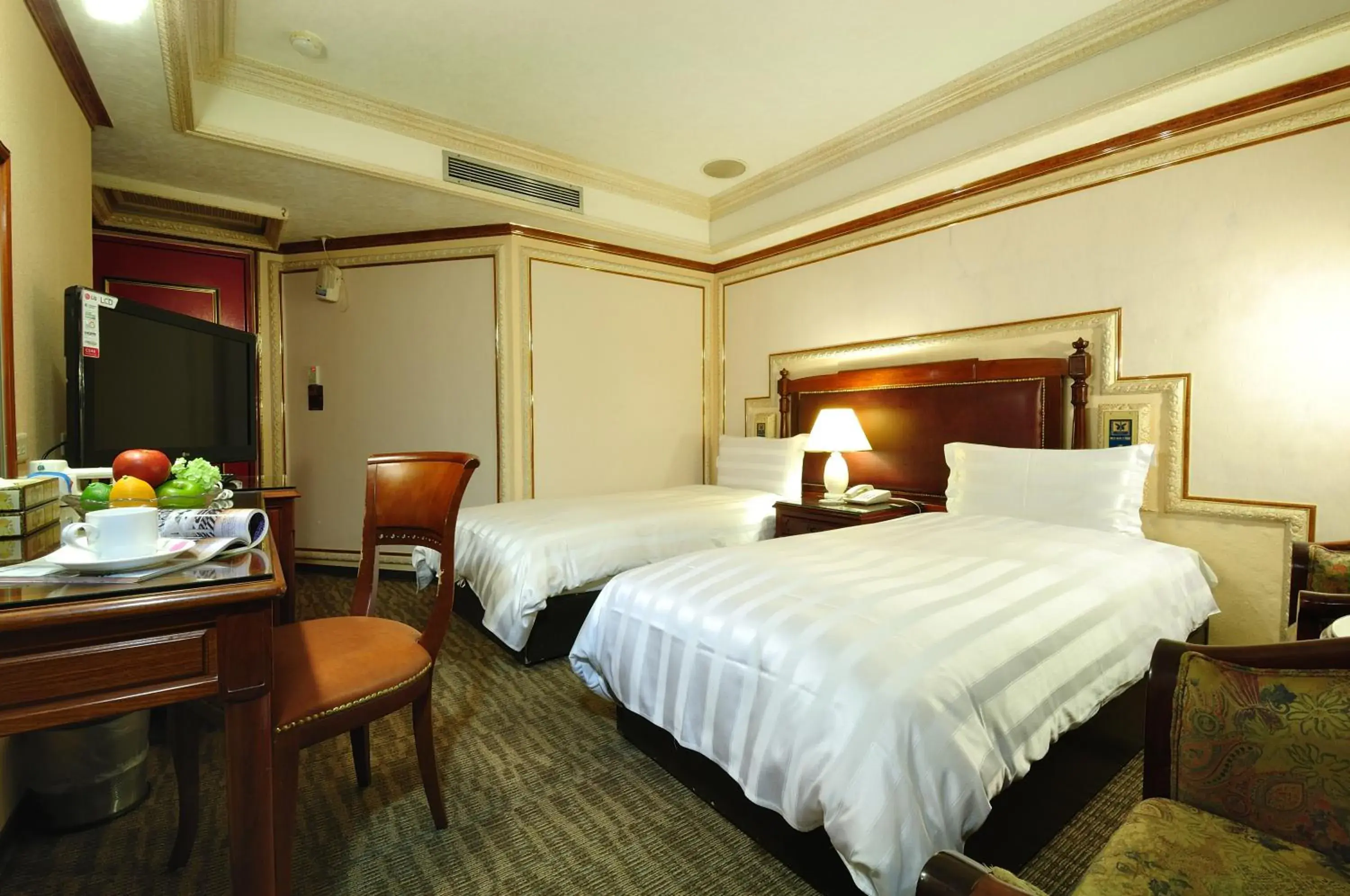 Photo of the whole room, Bed in Baron's Hot Spring Hotel