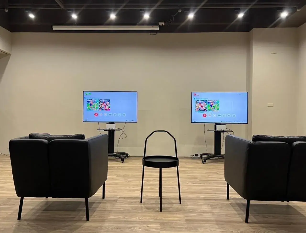 Evening entertainment in Crownshine Resort Evening entertainment in Crownshine Resort