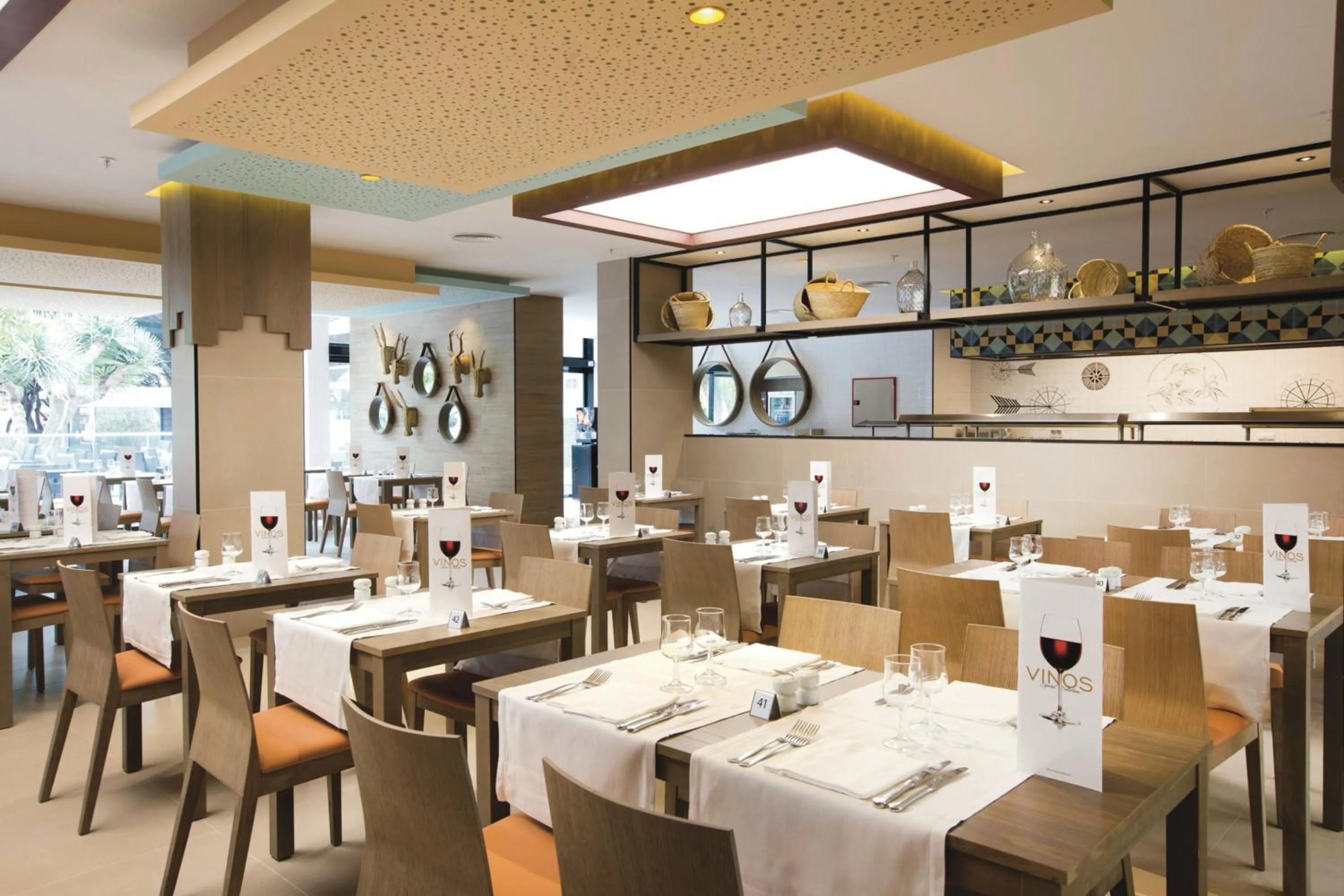 Restaurant/places to eat in Hotel Riu Festival