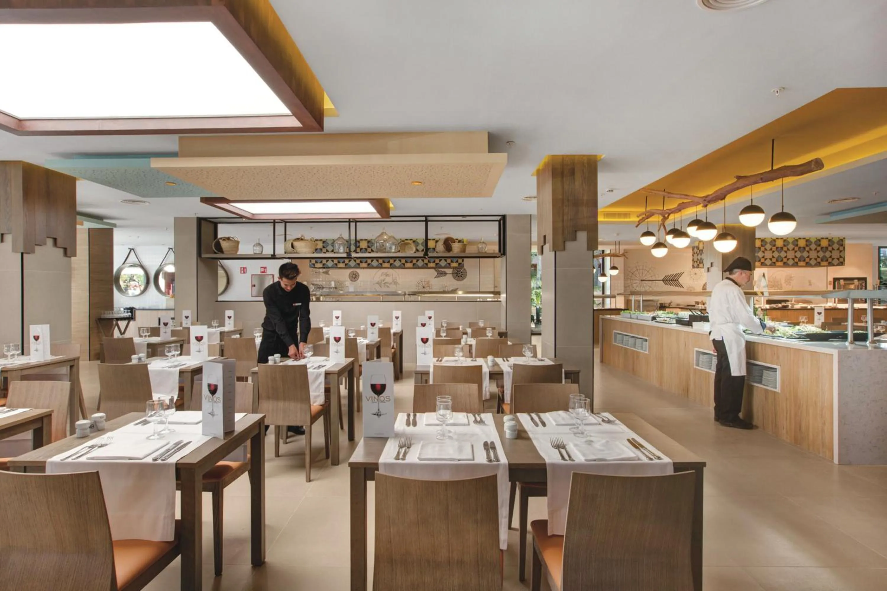 Restaurant/places to eat in Hotel Riu Festival