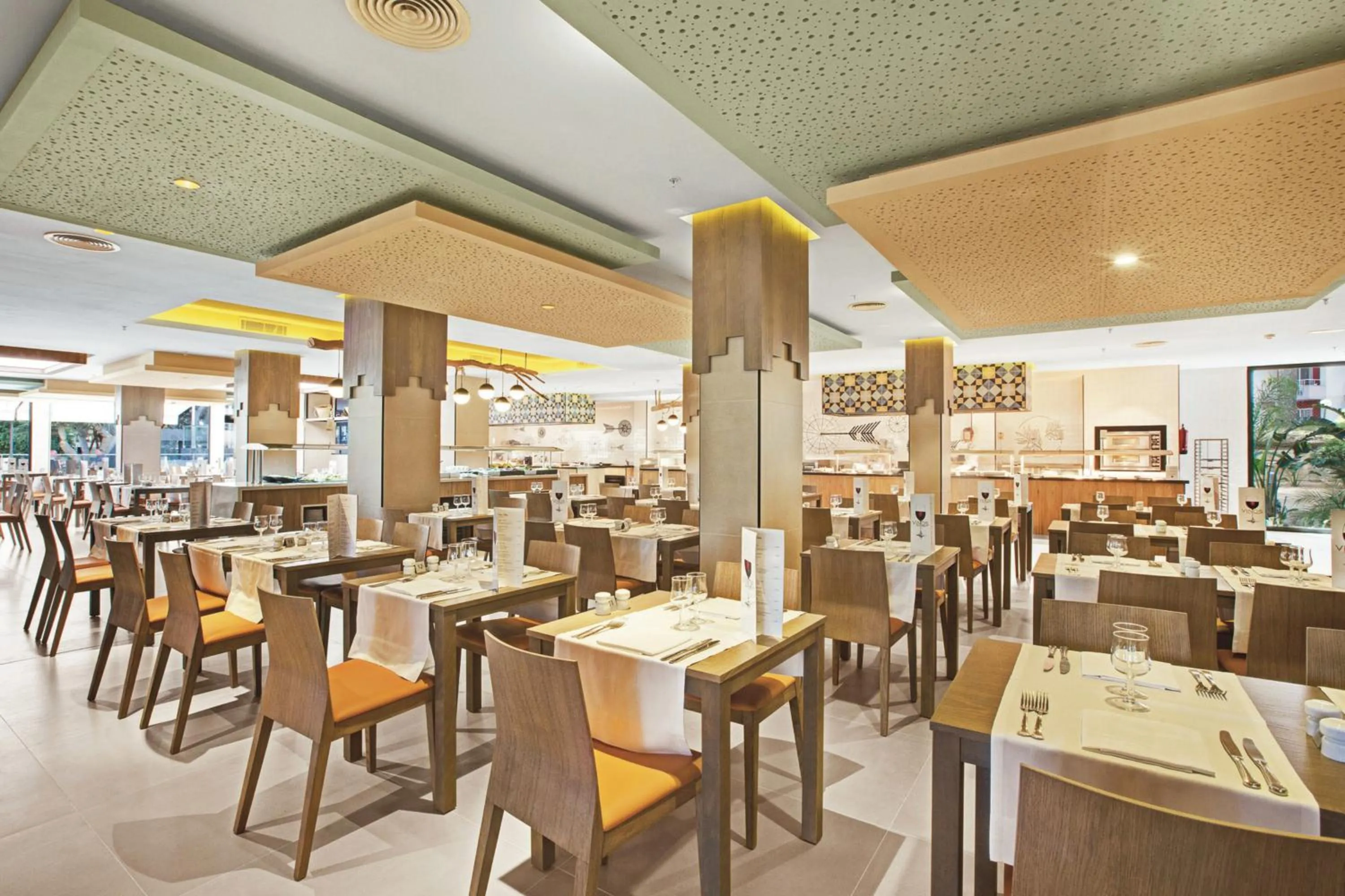 Restaurant/places to eat in Hotel Riu Festival