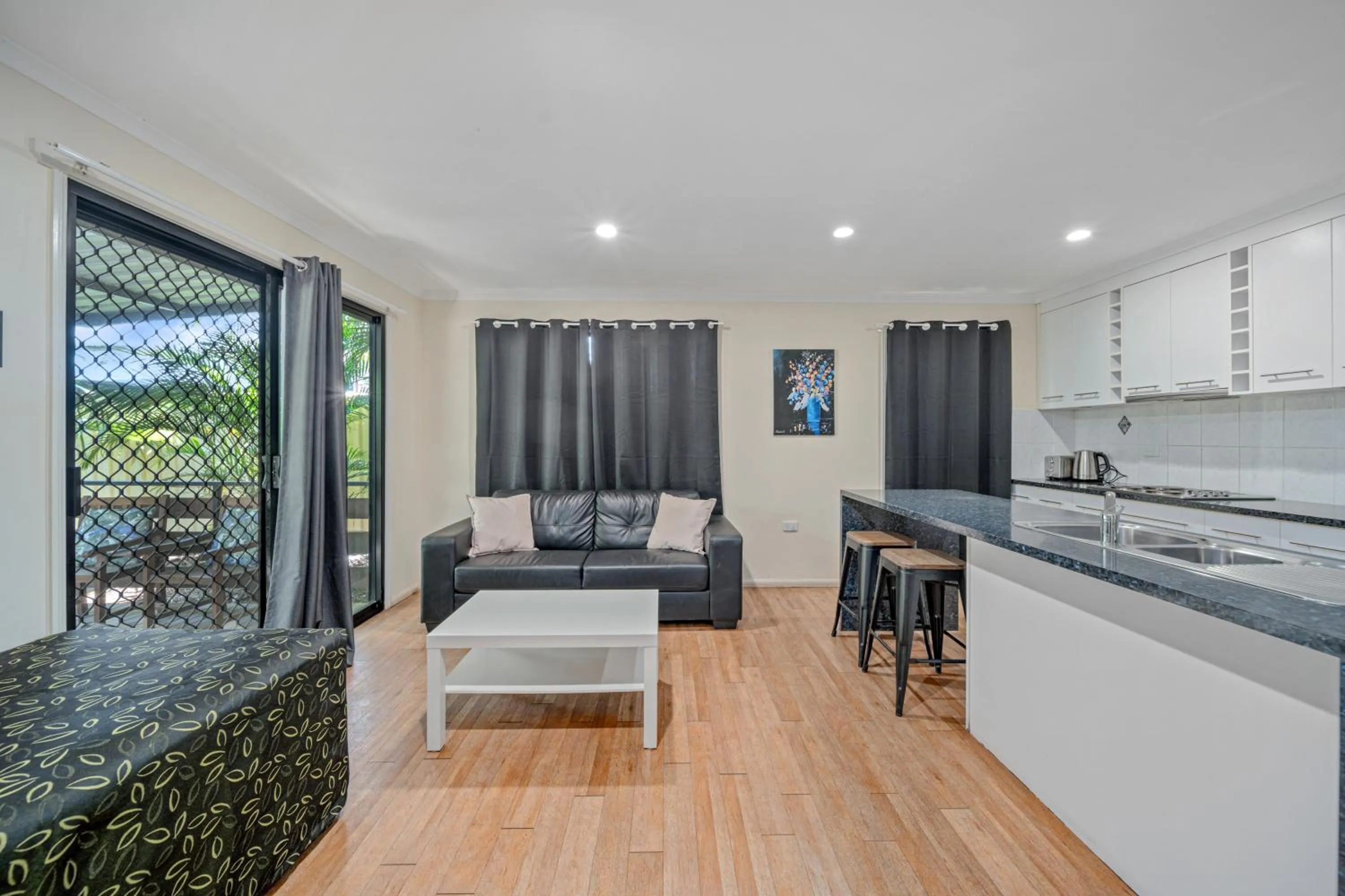 Photo of the whole room in Emerald Motel Apartments