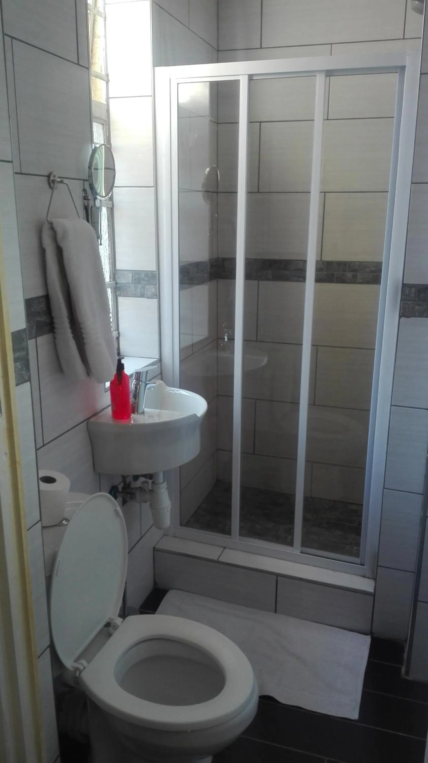 Bathroom in Melville House