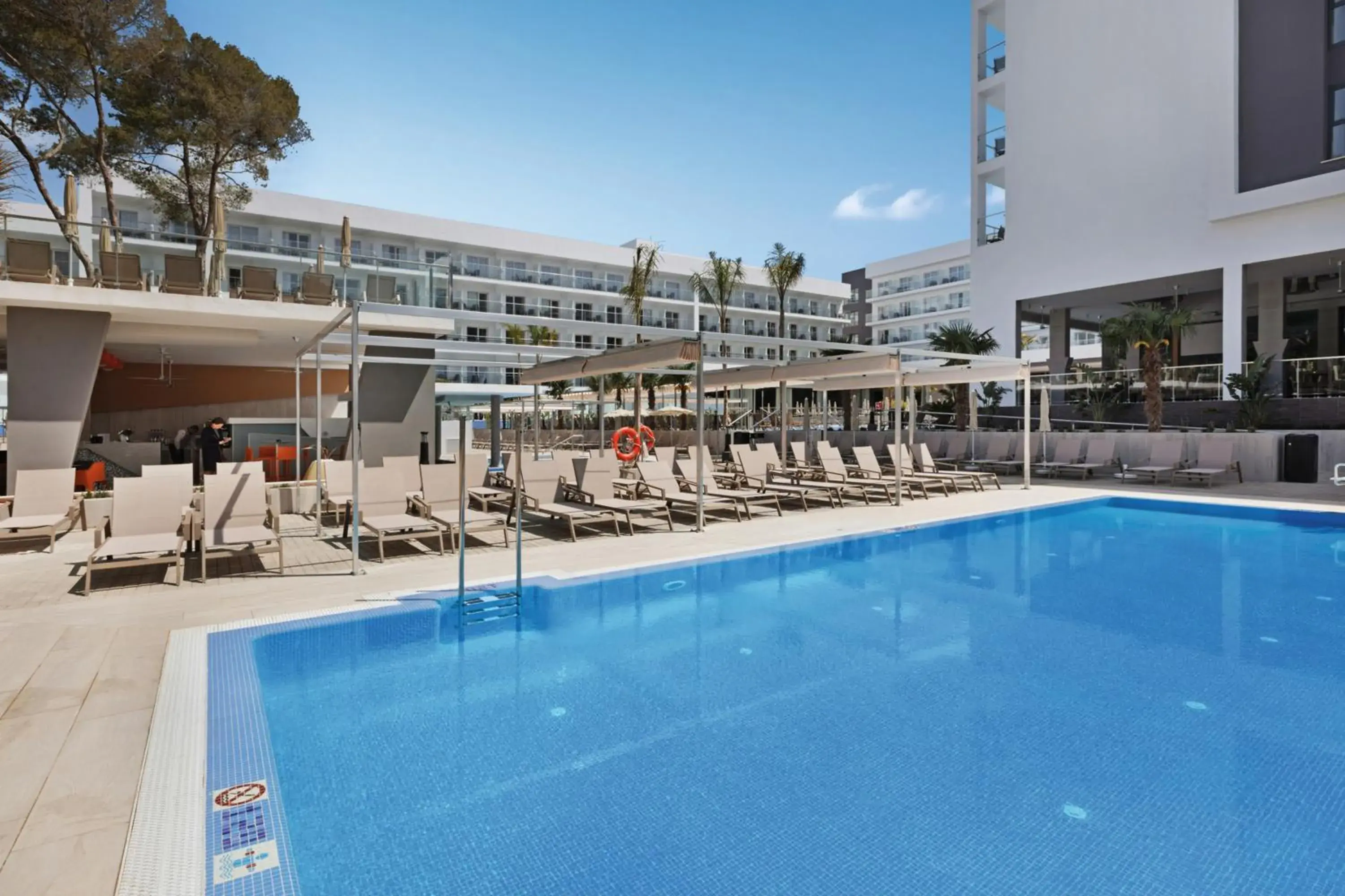 Swimming pool in Hotel Riu Playa Park - 0'0 All Inclusive Swimming pool in Hotel Riu Playa Park - 0'0 All Inclusive