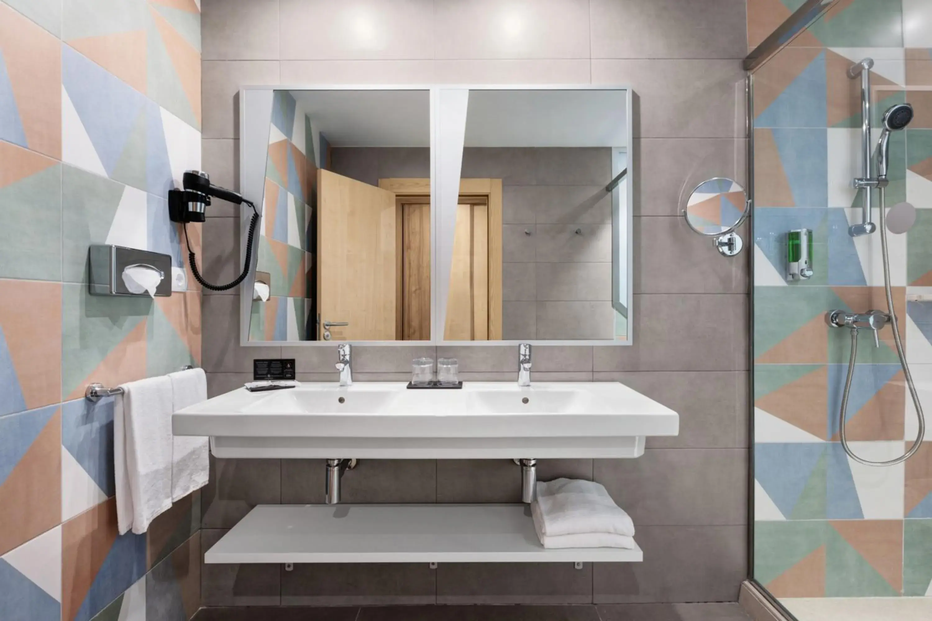 Bathroom in Hotel Riu Playa Park - 0'0 All Inclusive Bathroom in Hotel Riu Playa Park - 0'0 All Inclusive