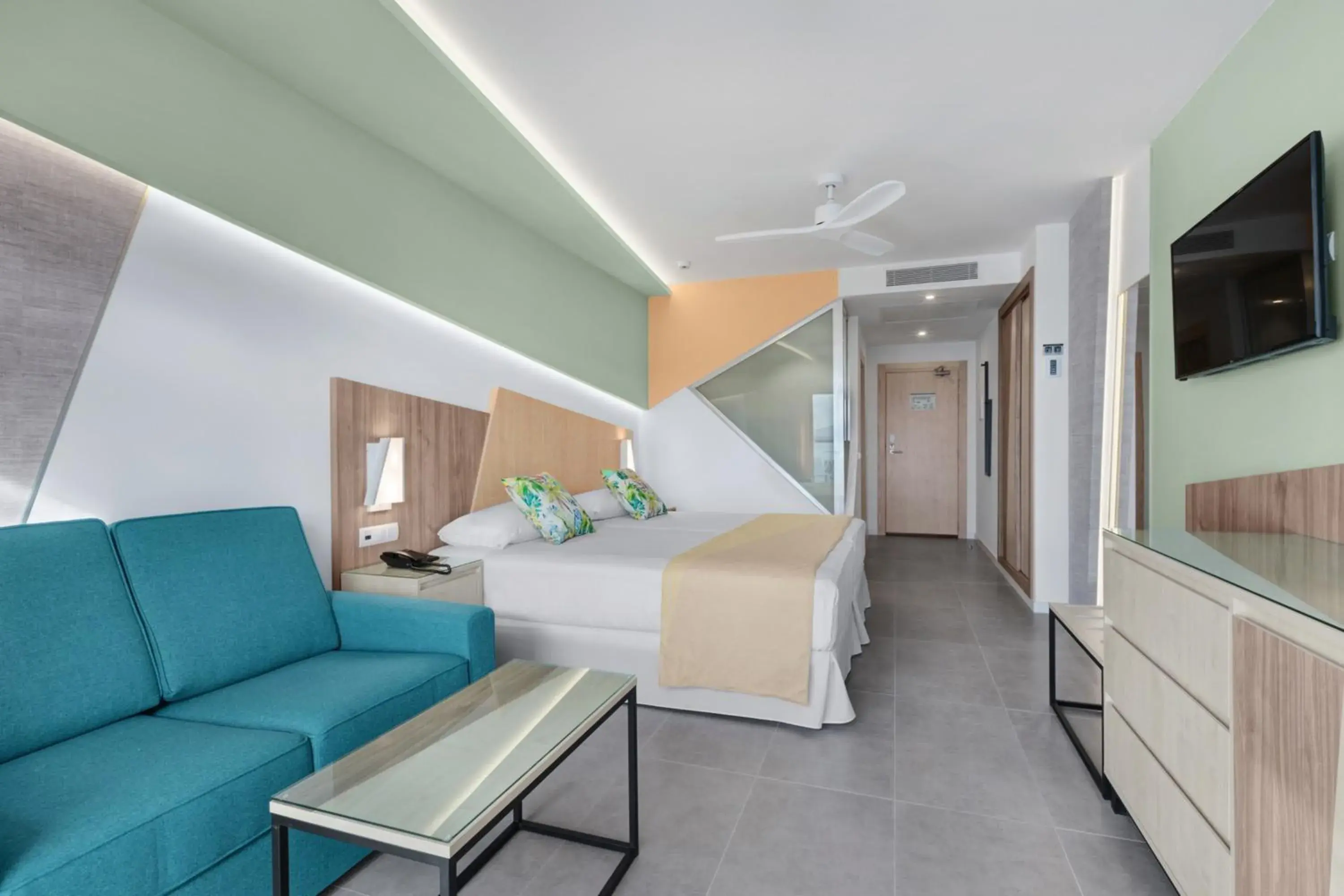 Photo of the whole room, Bed in Hotel Riu Playa Park - 0'0 All Inclusive Photo of the whole room, Bed in Hotel Riu Playa Park - 0'0 All Inclusive