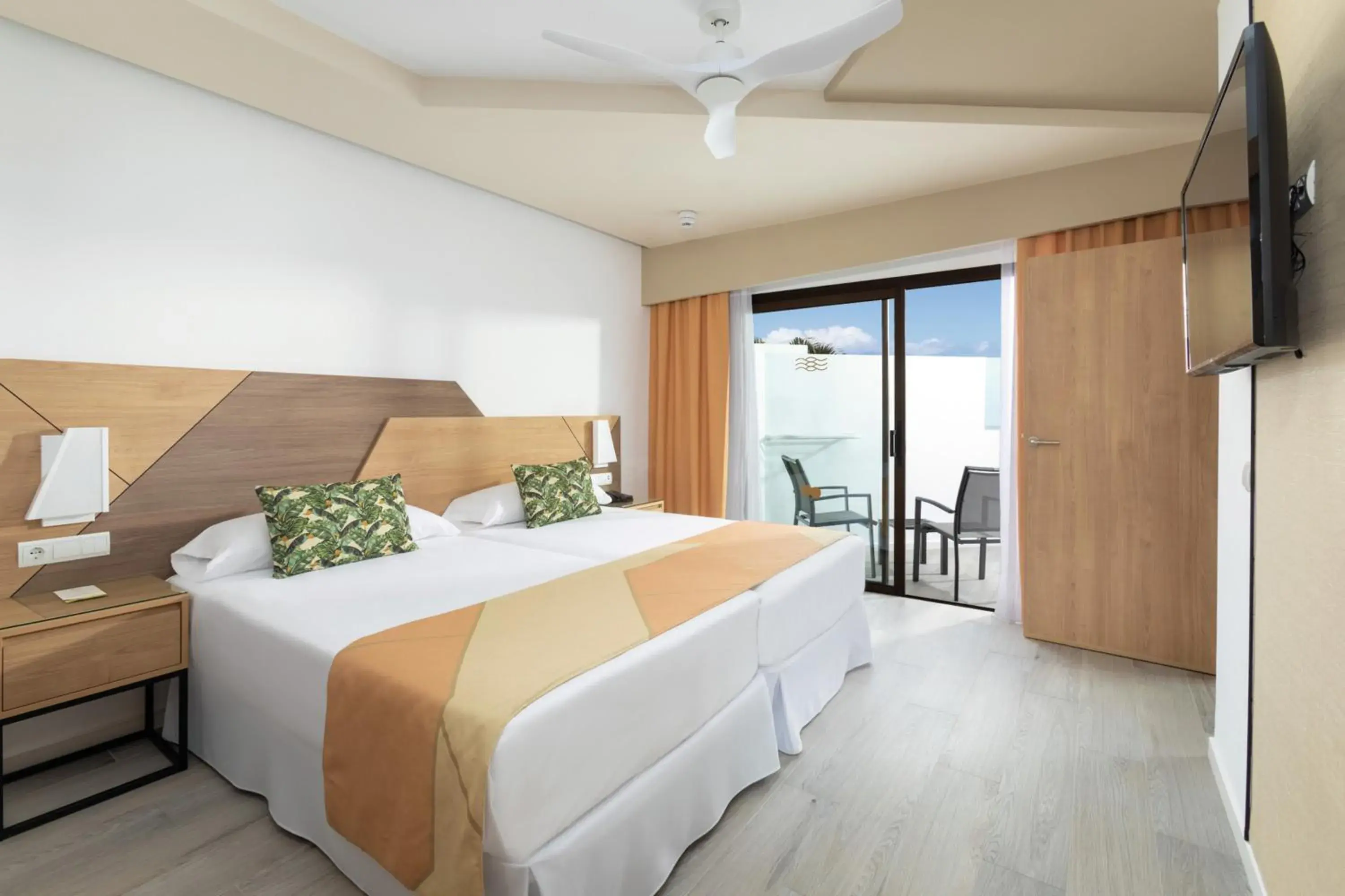 Bed in Hotel Riu Buenavista - All Inclusive Bed in Hotel Riu Buenavista - All Inclusive