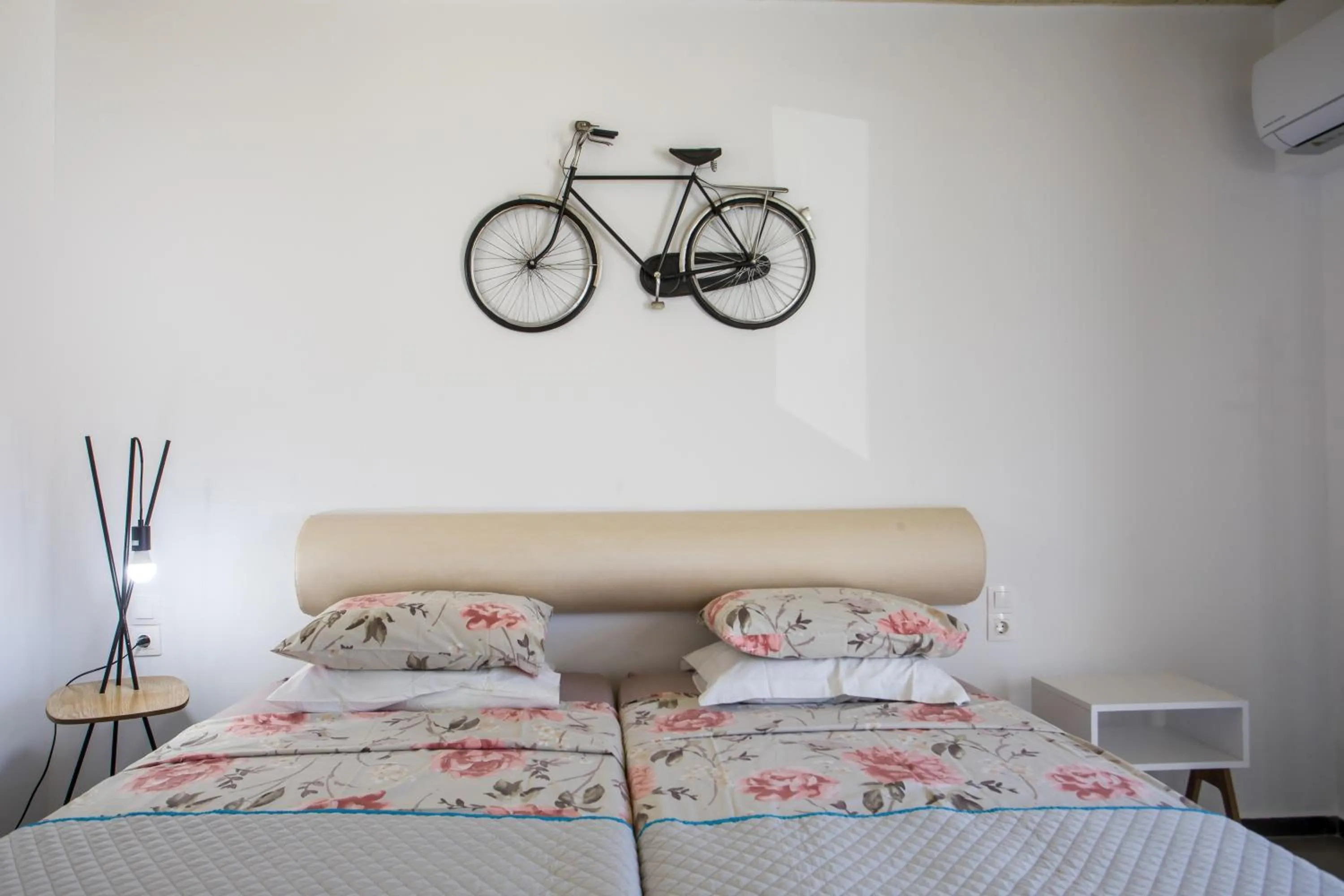 Bed in Lisabeth Apartments