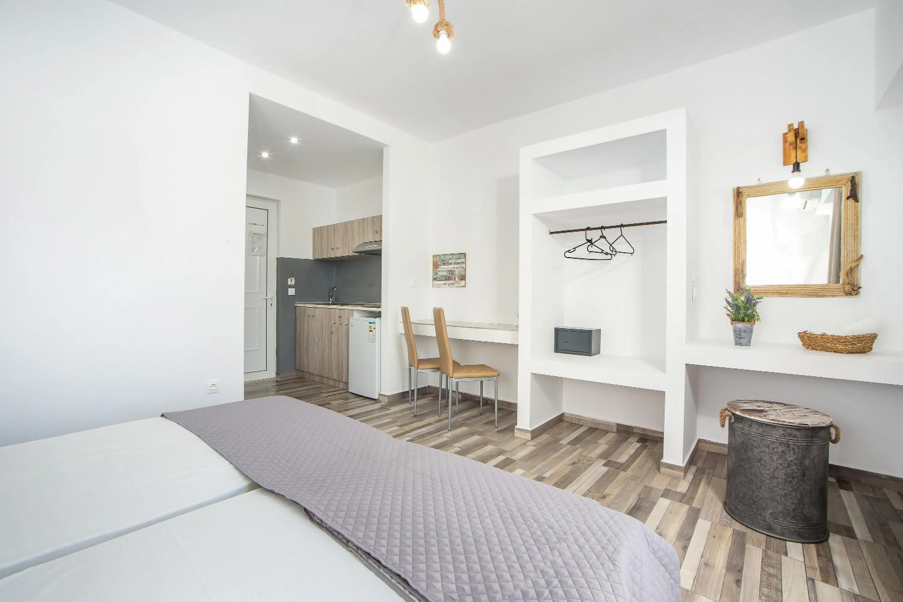 Photo of the whole room, Bed in Lisabeth Apartments