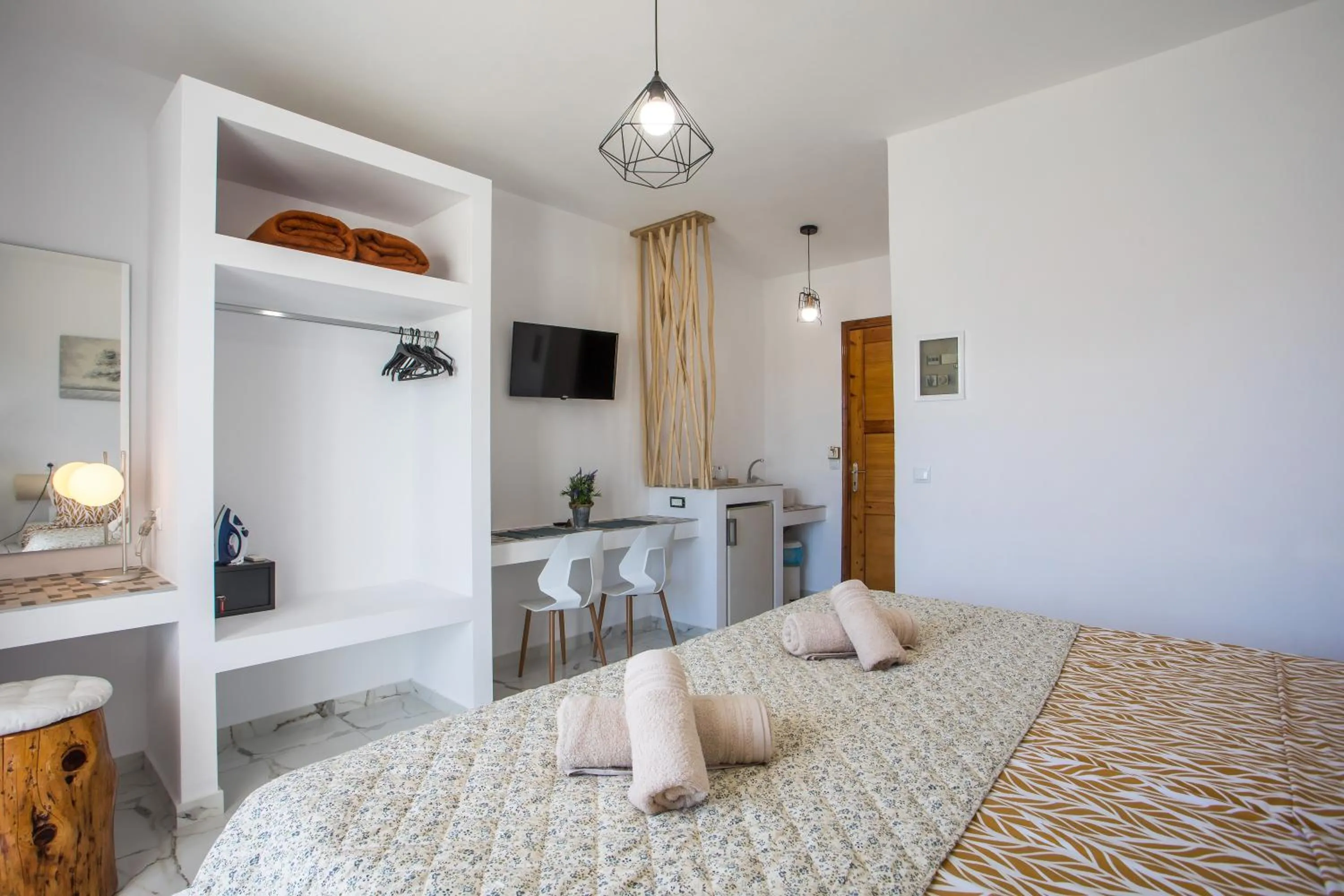 Bed in Lisabeth Apartments