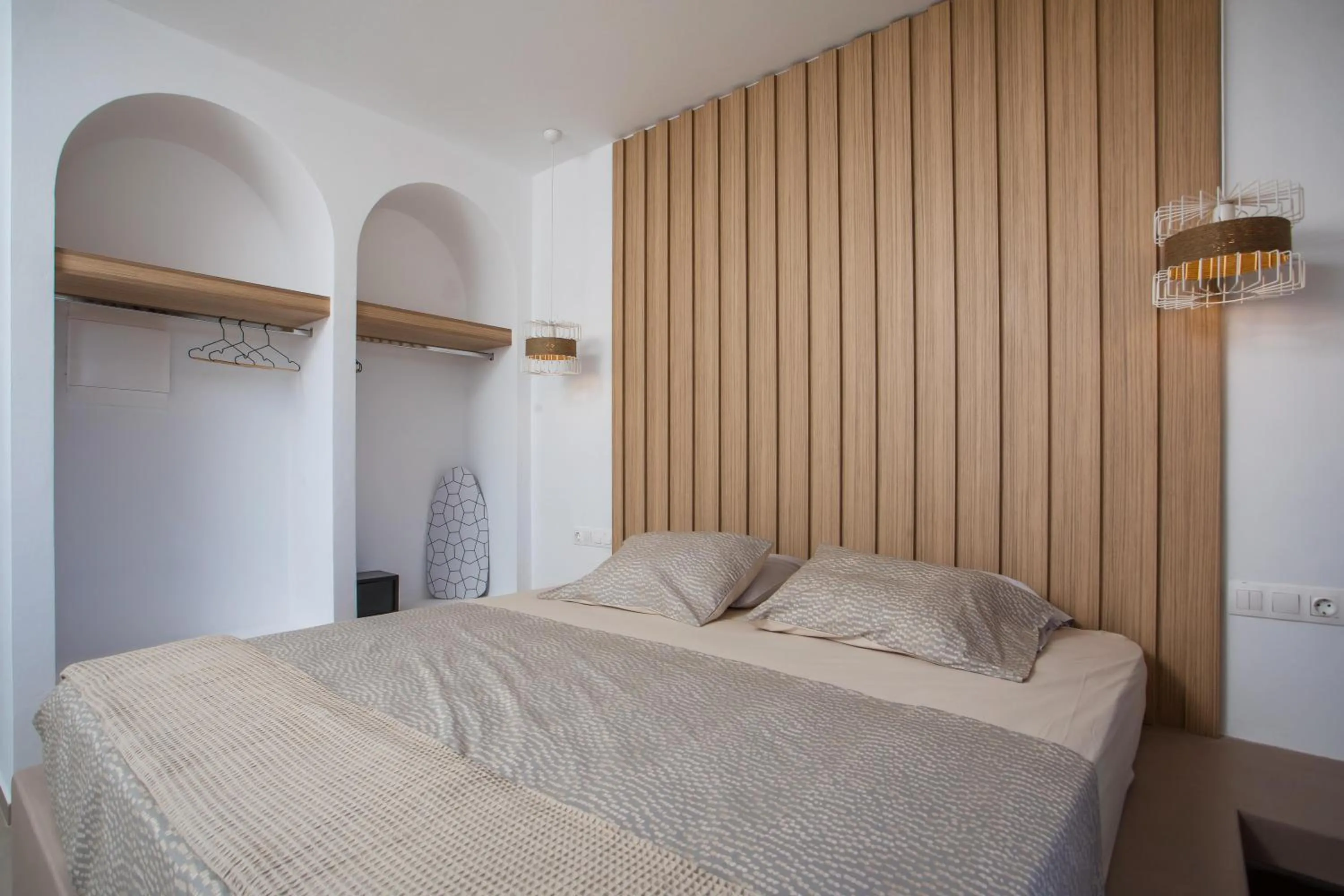 Bed in Lisabeth Apartments