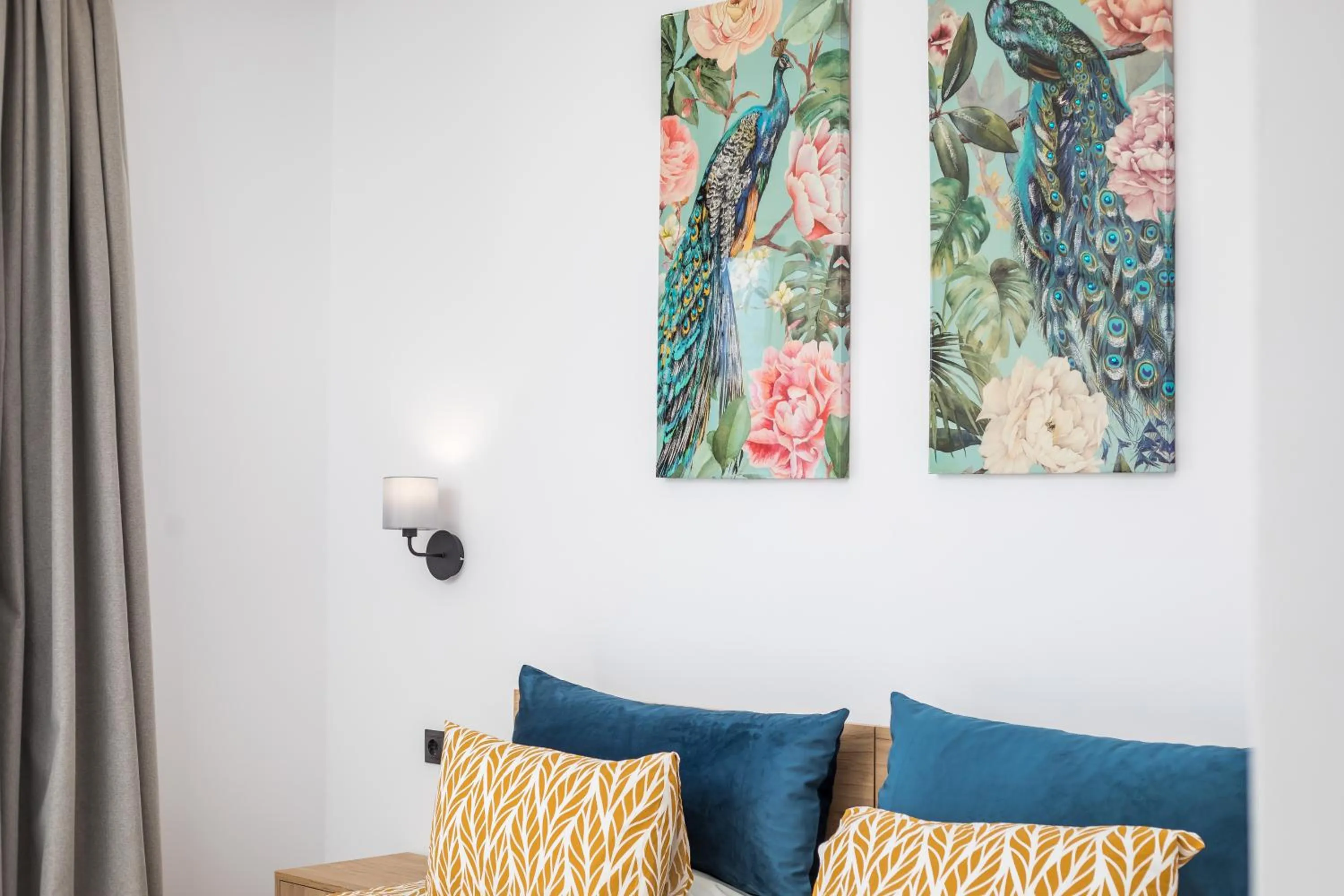 Bed in Lisabeth Apartments