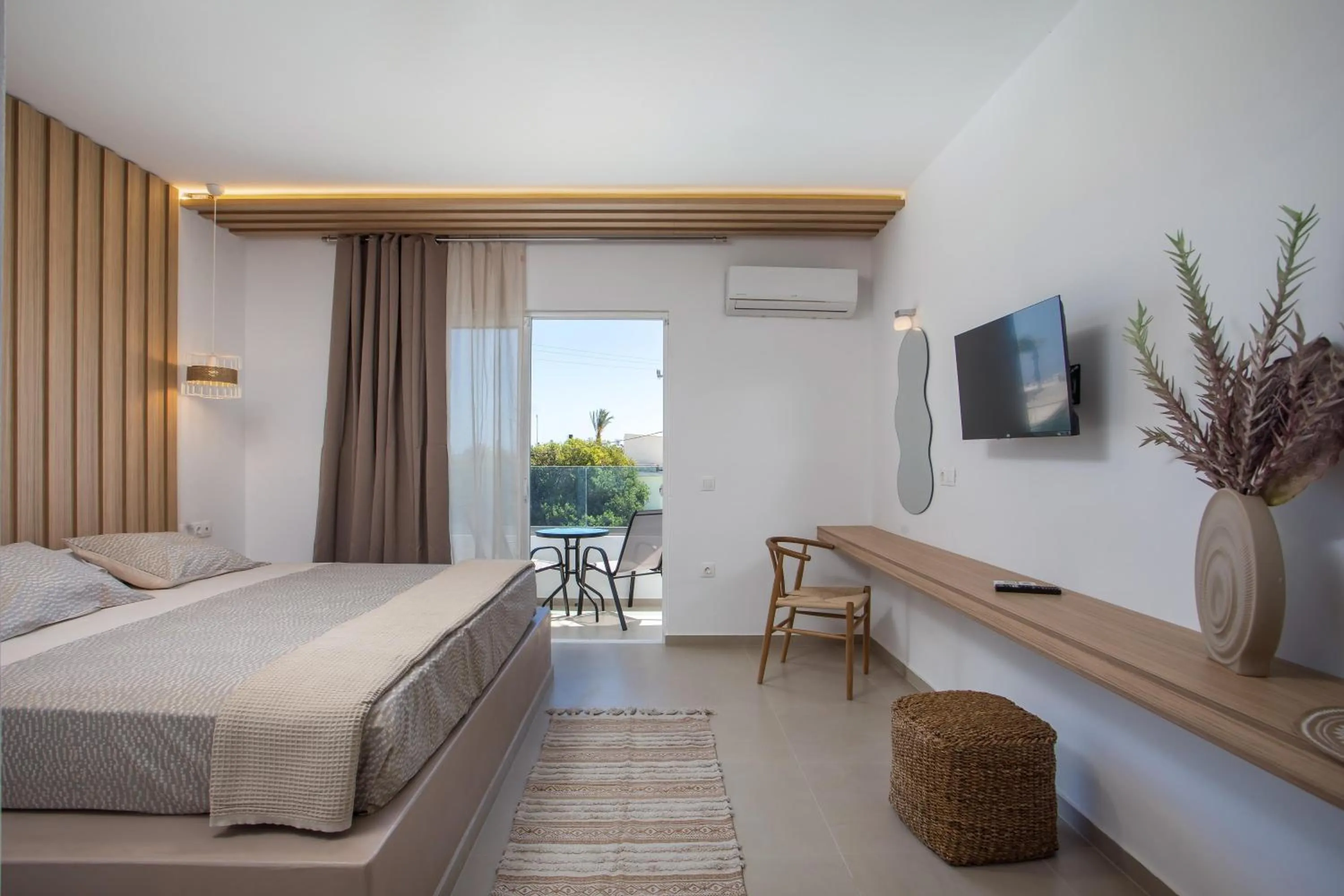 Bed in Lisabeth Apartments