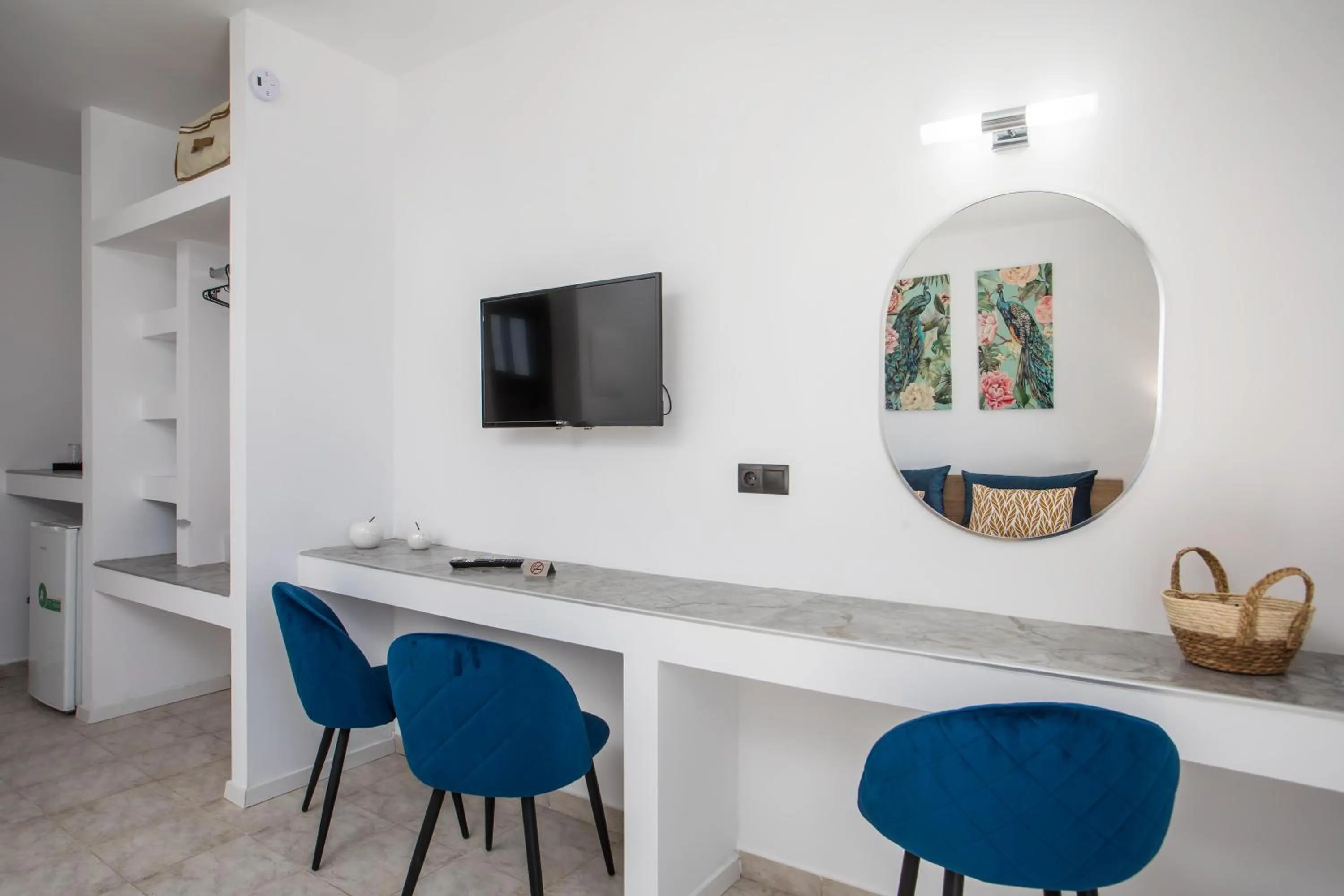 TV and multimedia in Lisabeth Apartments